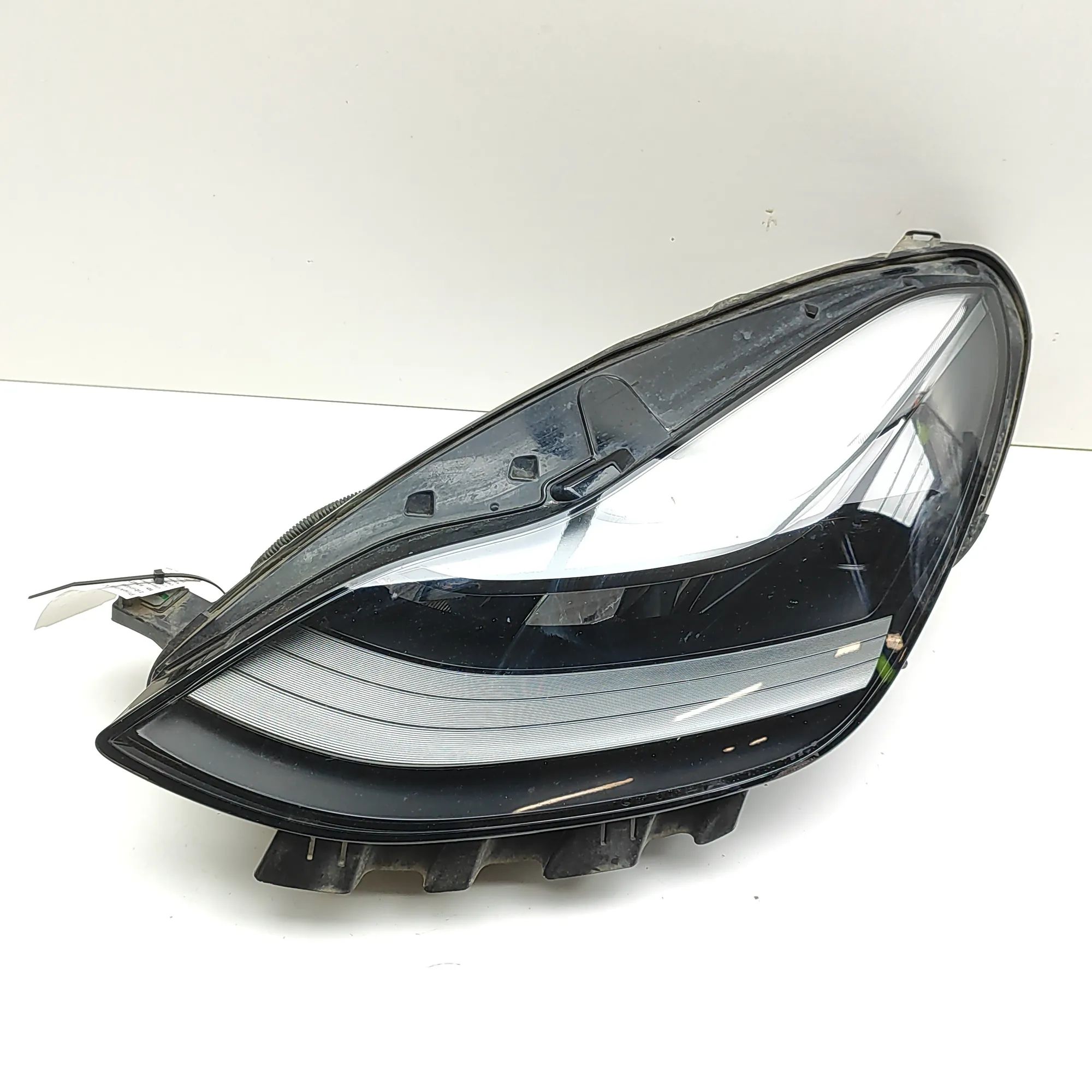 Tesla Model 3 Front Left Headlight 1532925-02-C, 1514952-00-C Front Left Headlight...