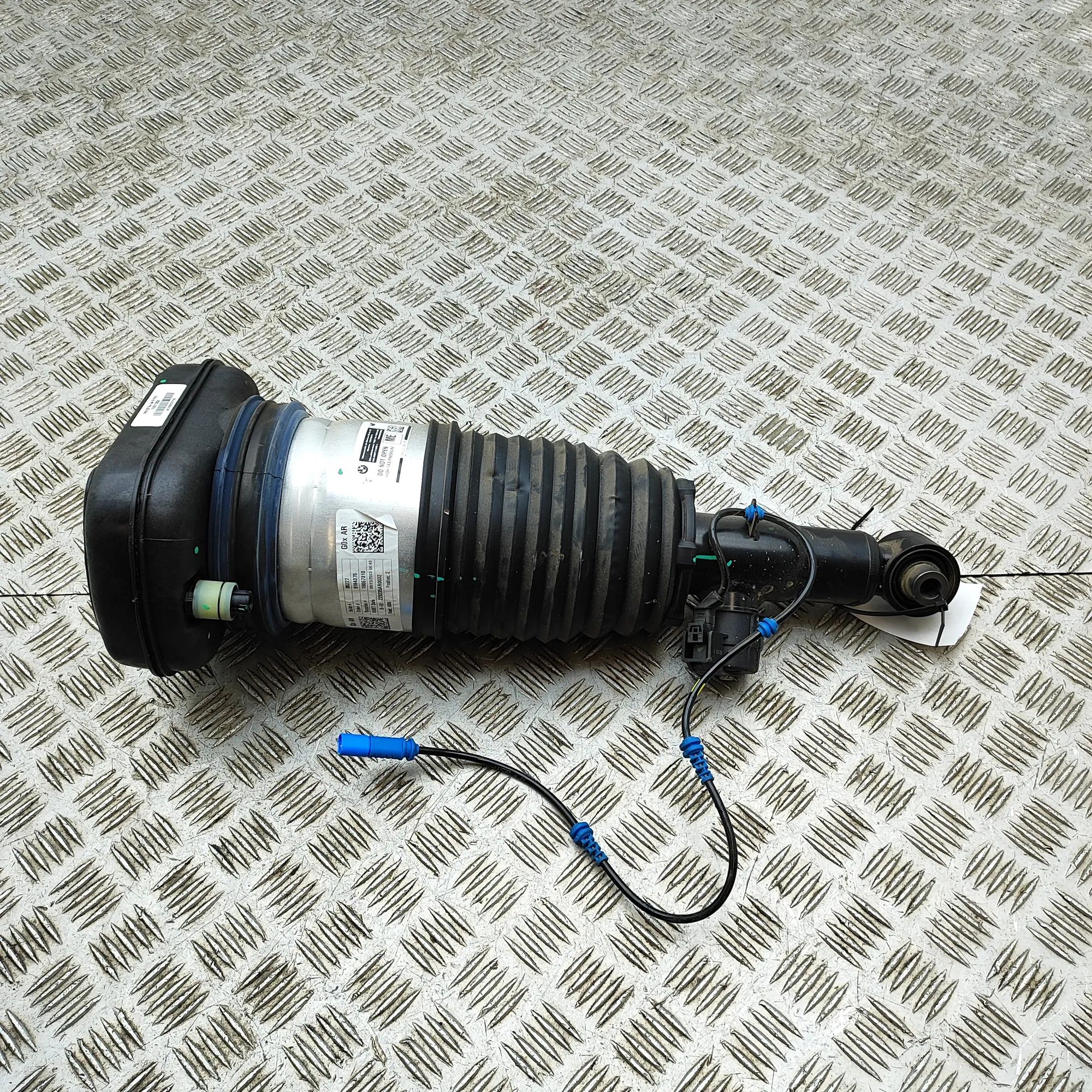 BMW X6 (G06) Rear Right Air Shock Absorber G07H38N, 7831561 Rear Right Air Shock Absorber ...