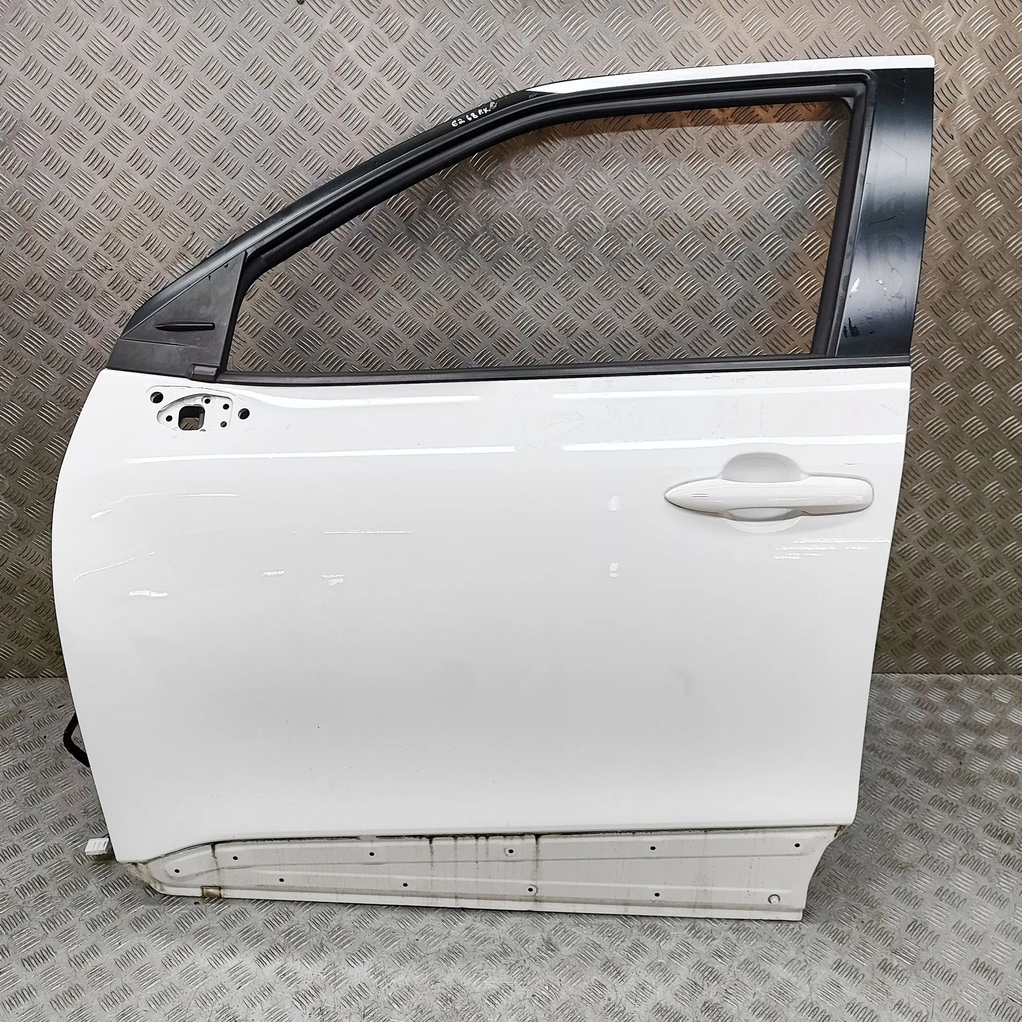 Toyota Yaris Front Left Door 67002-K2011 Front Left Door TOYOTA YARIS (CROSS...