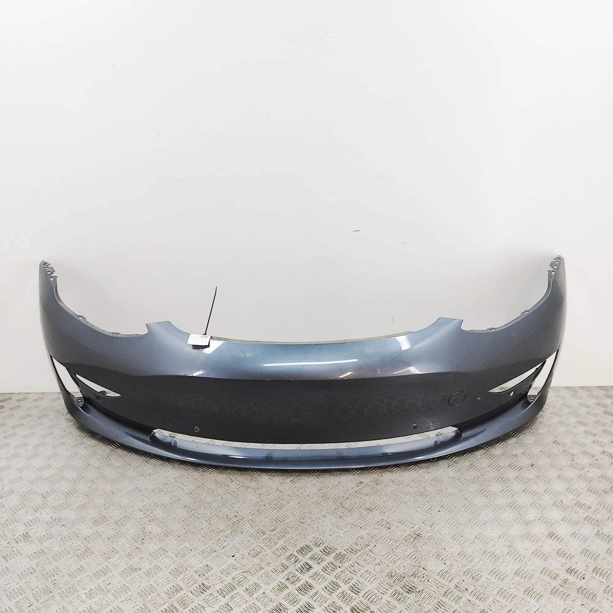 Tesla Model 3 front bumper 1084168-S0-E Front Bumper TESLA MODEL 3 (2018-....