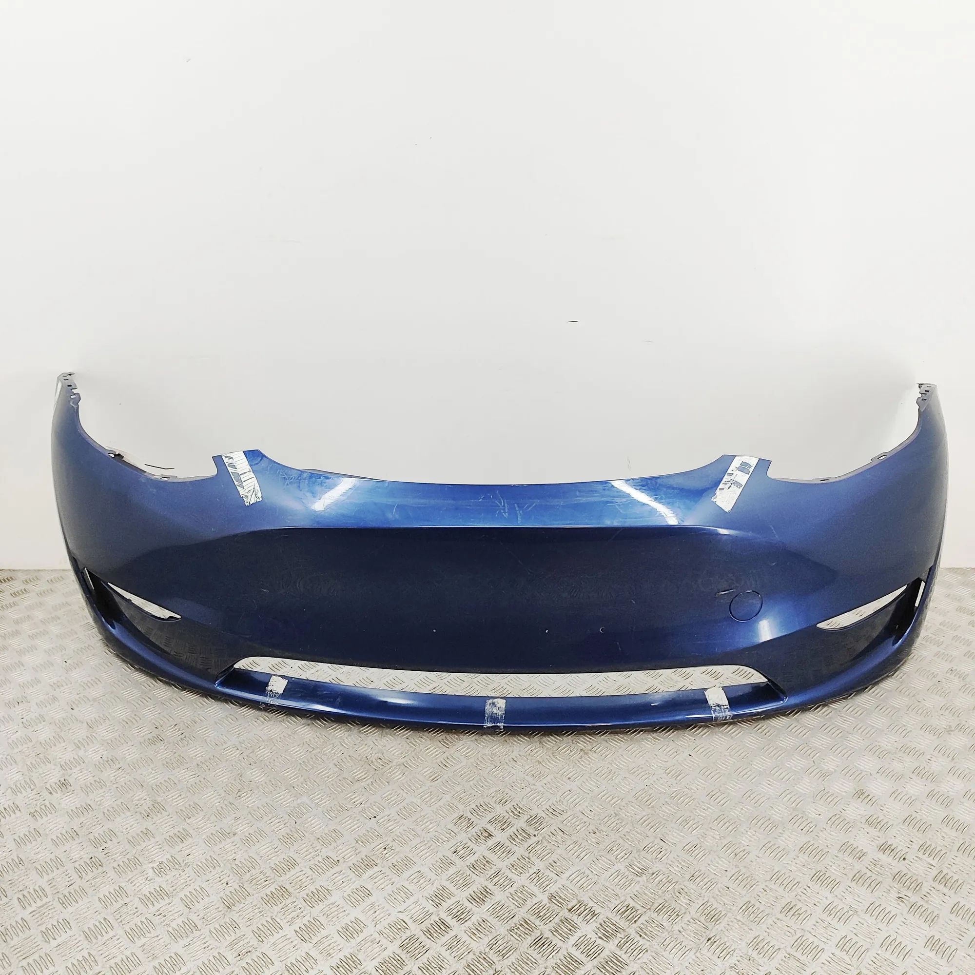 Tesla Model 3 front bumper 1084168-S0-E Front Bumper TESLA MODEL 3 (2018-....