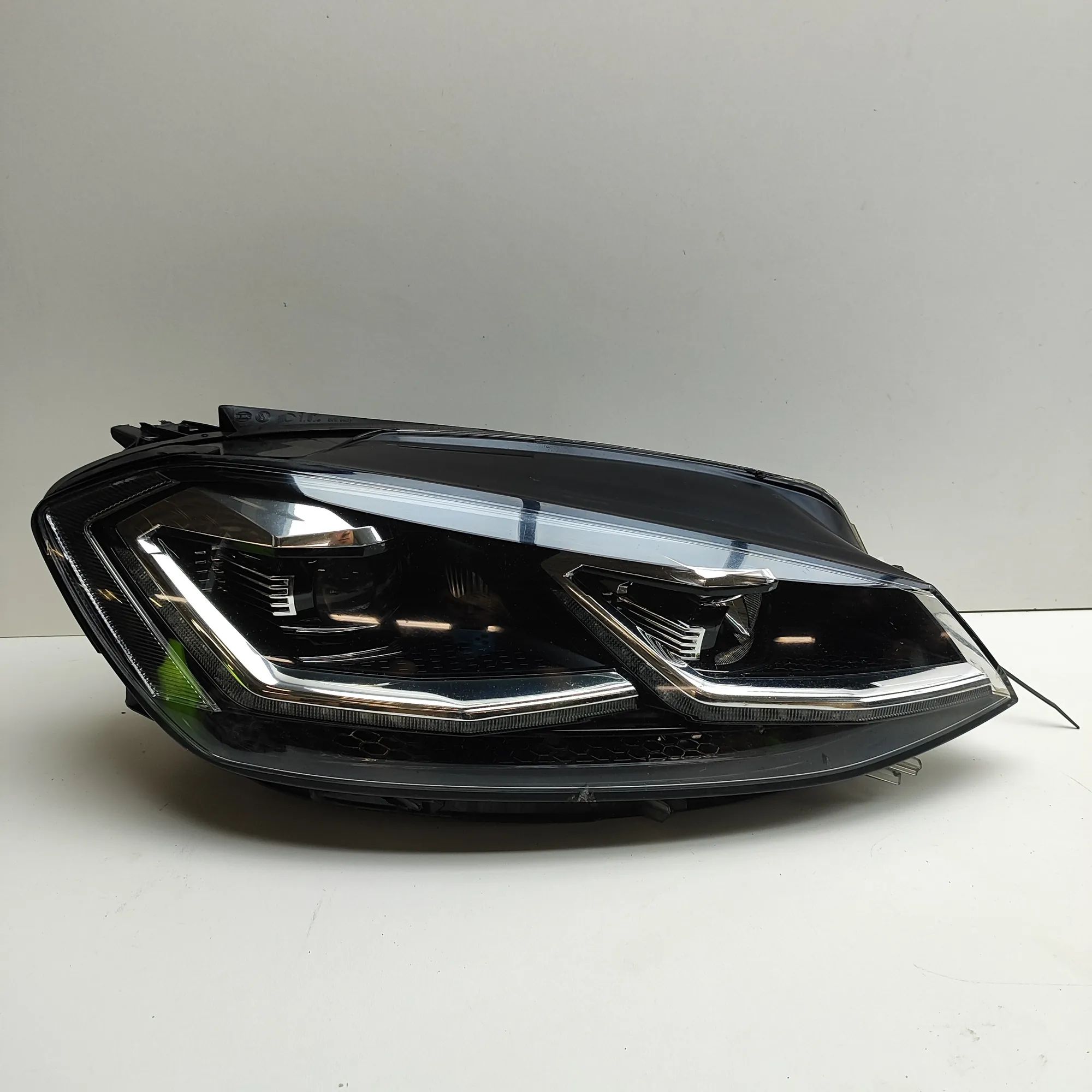 Volkswagen Golf 7 Front Right Headlight 5G2941060, 7P5941572A, 8V0907399D Front Right H...