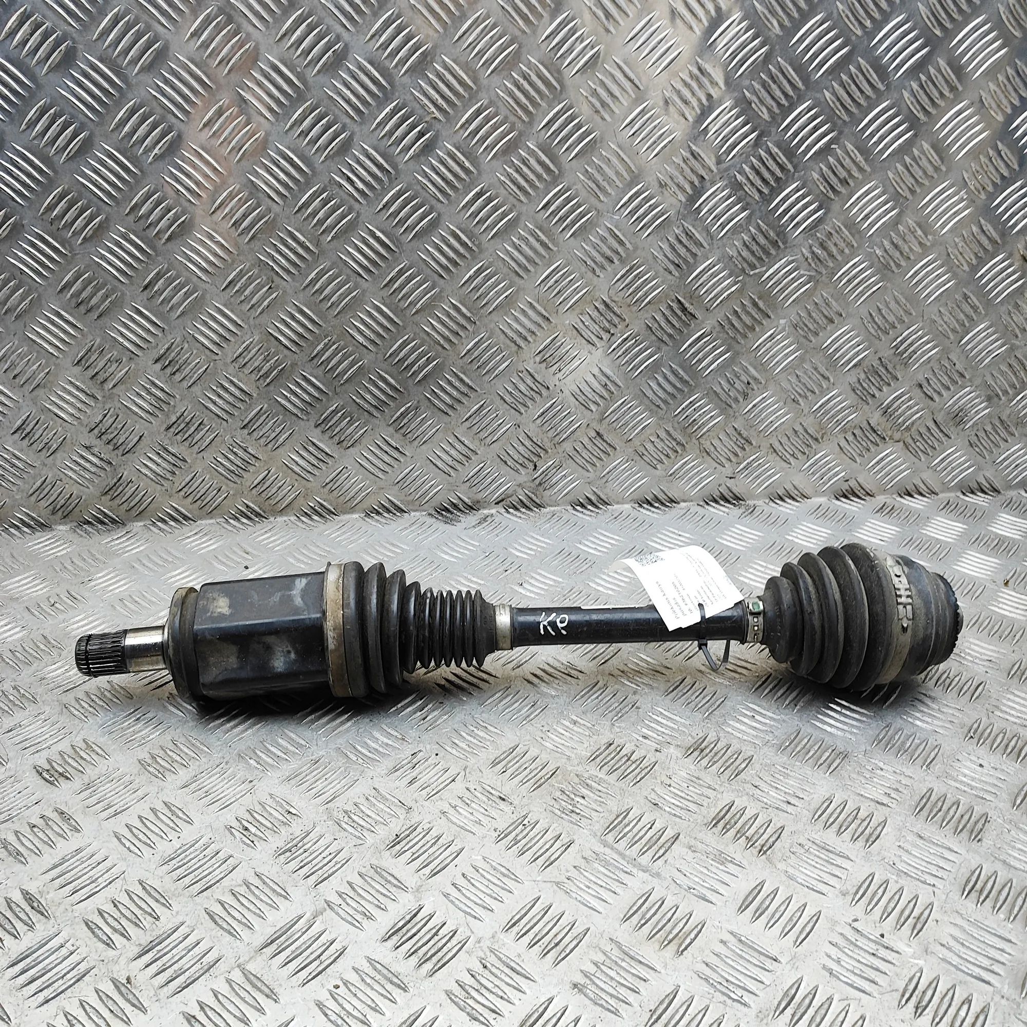 BMW 5 (G30 / G31) Front Left Driveshaft 9884747 Front Left Driveshaft BMW 5 SERIES (Tou...