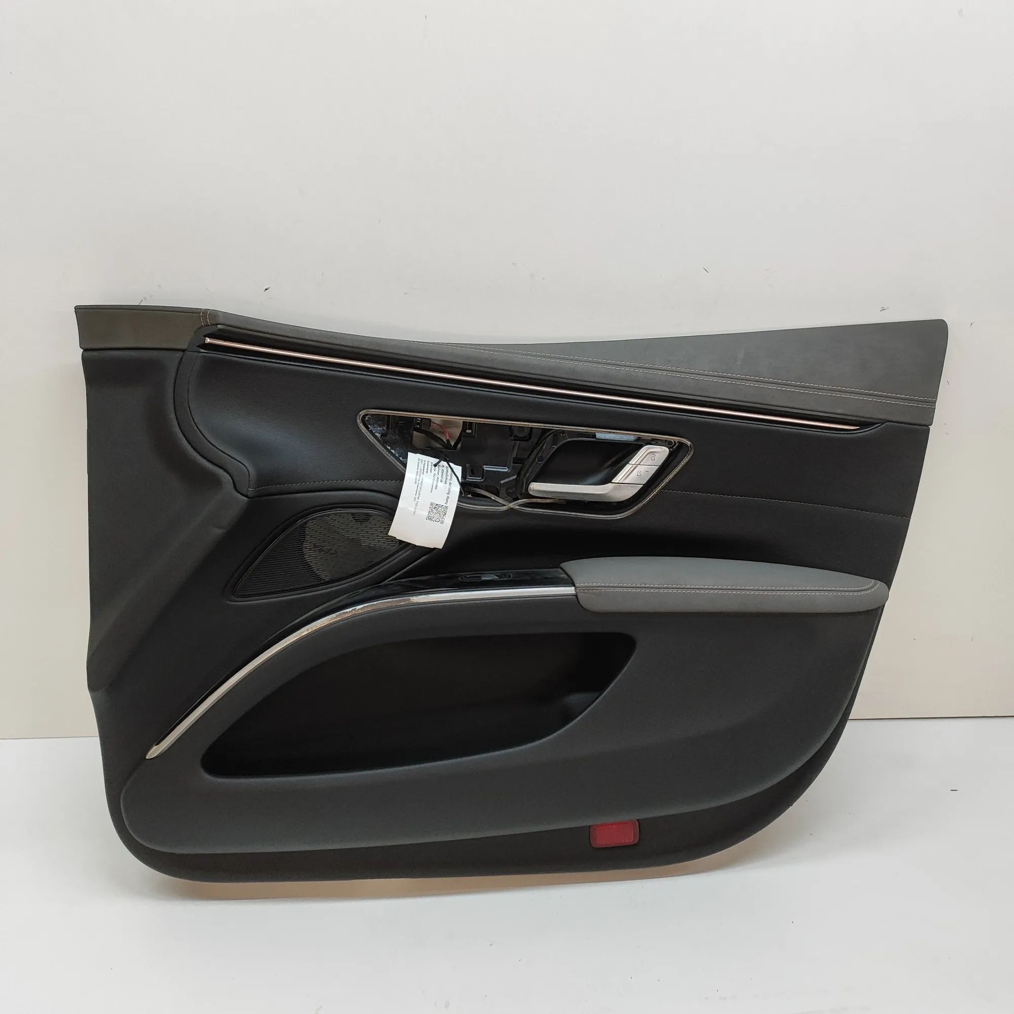Mercedes-Benz EQS (V297 / X296) Front Right Door Panel A2977208402 Front Right Door Panel MERCEDES-BEN...