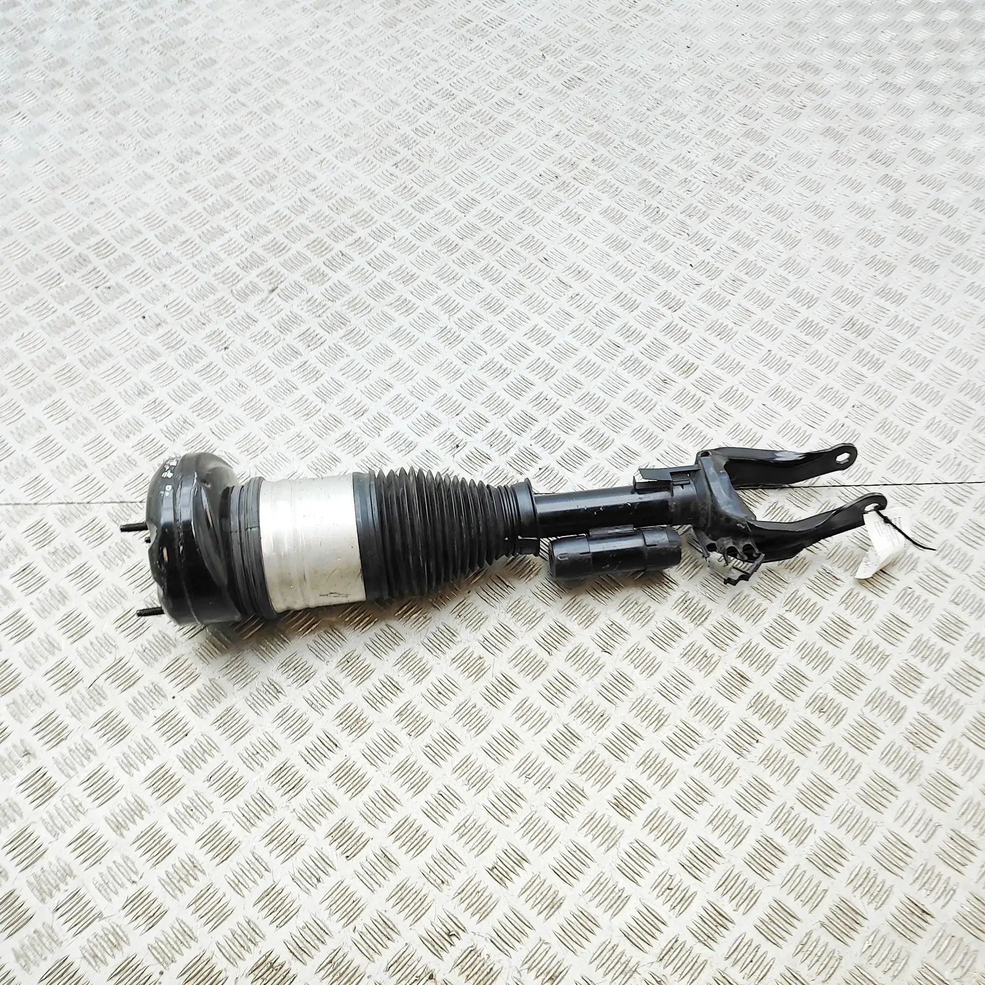 Mercedes-Benz GLE (W167) Front Right Air Shock Absorber A1673203213 Front Right Air Shock Absorber MERC...