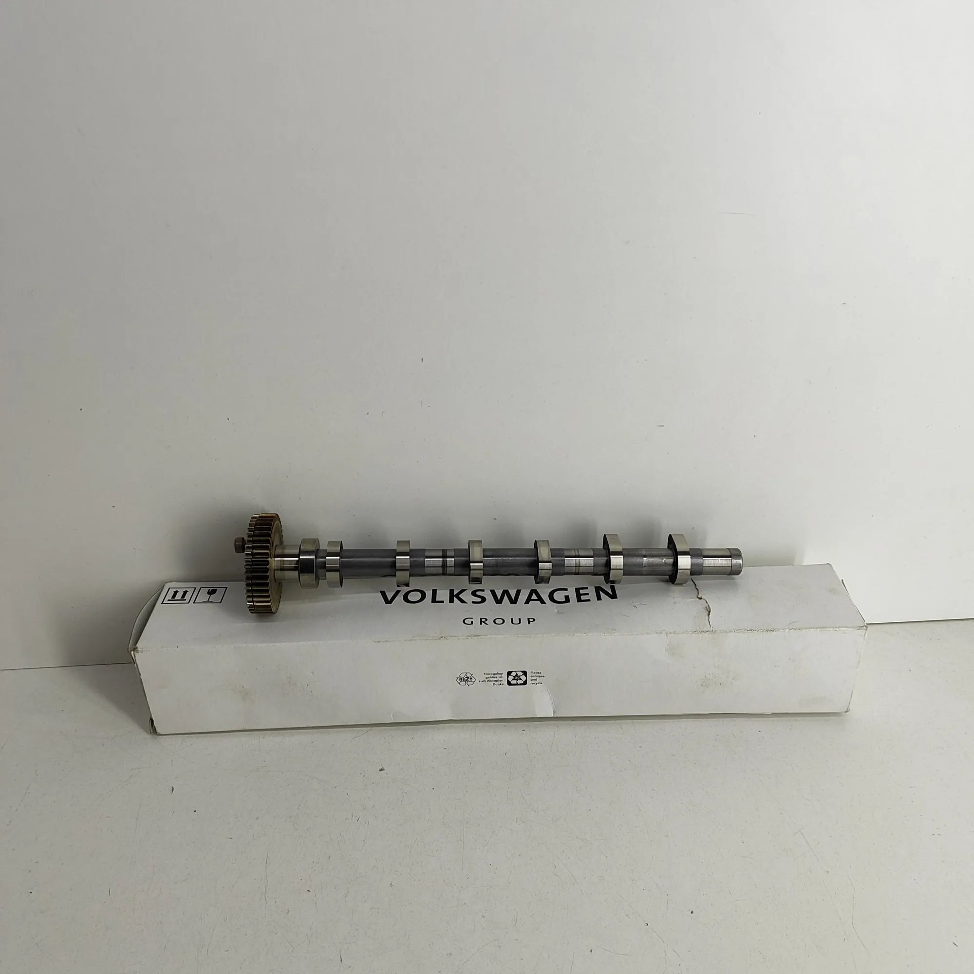Audi Q7 (4M) nokka-akseli 059109012EC Camshaft AUDI Q7 (4M) (2015-...)

P...