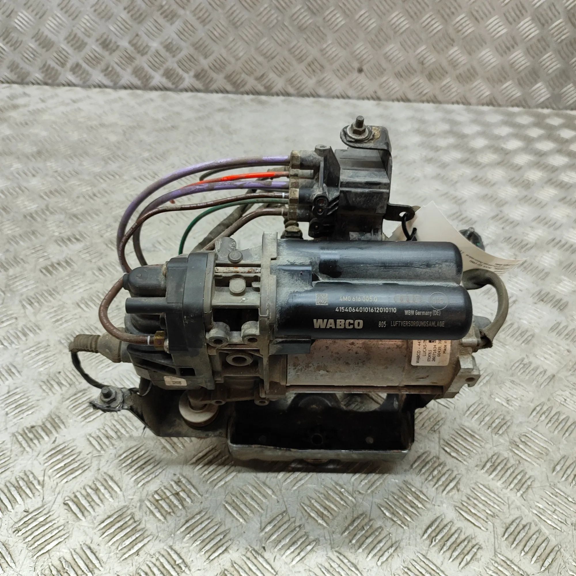 Audi Q7 (4M) Air Suspension Compressor 26071634, 4M0616005G Air Suspension Compressor ...