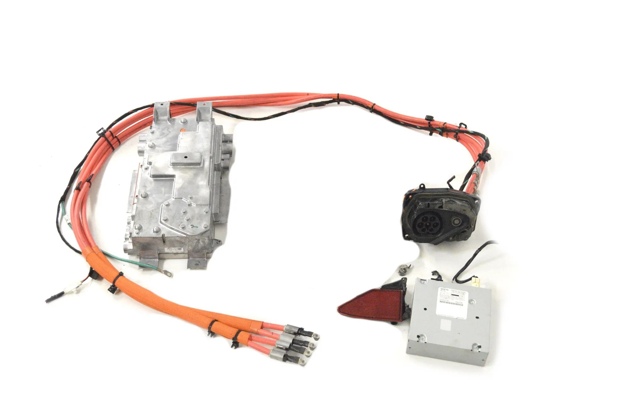 Tesla Model S Invertteri 1004787-02-D, 1021154-00-H, 1058220-02-E Invert...