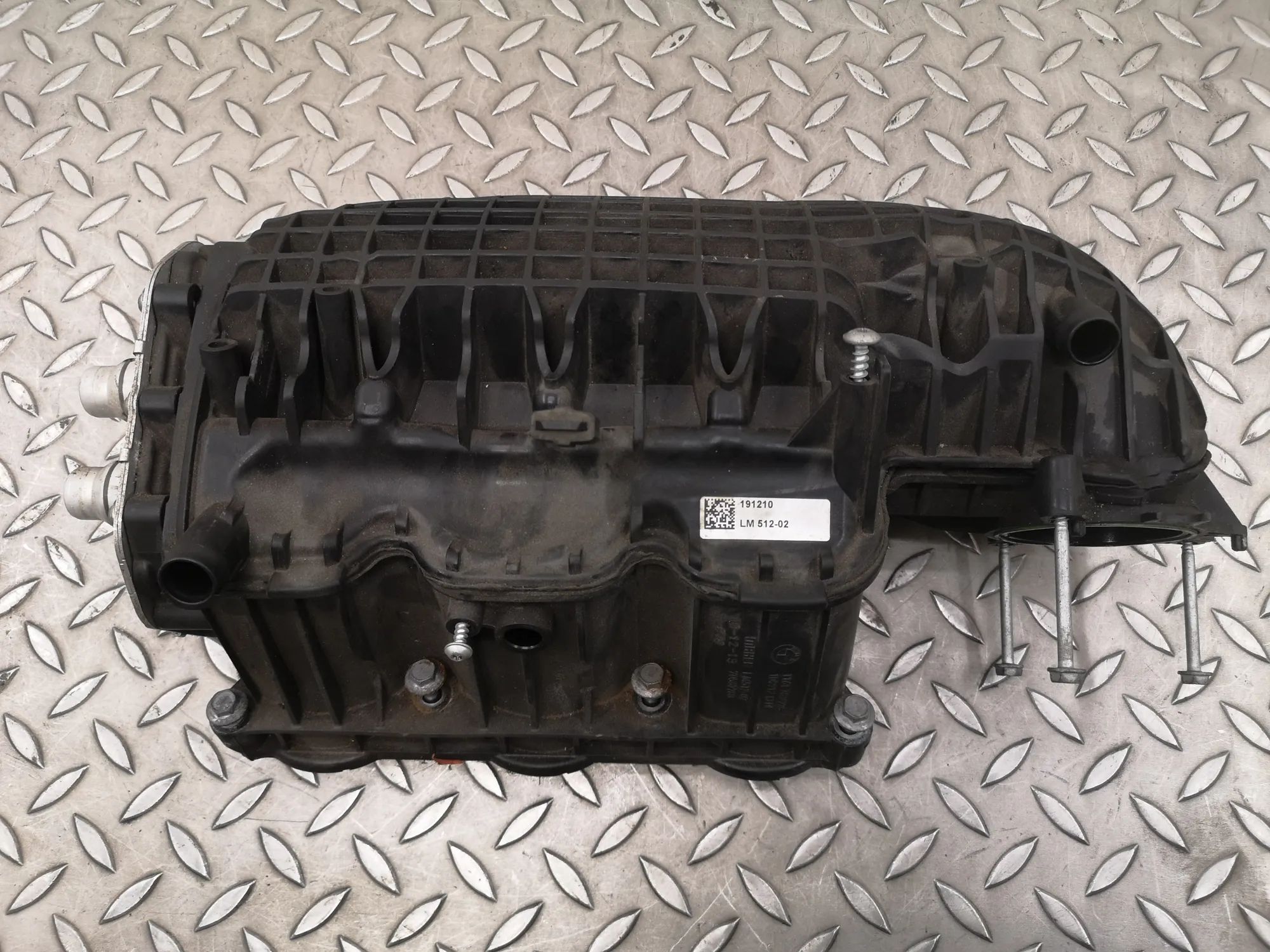 BMW i8 (l12, l15) imusarja 7634226, 11617634226 Intake Manifold BMW I8 (I1...