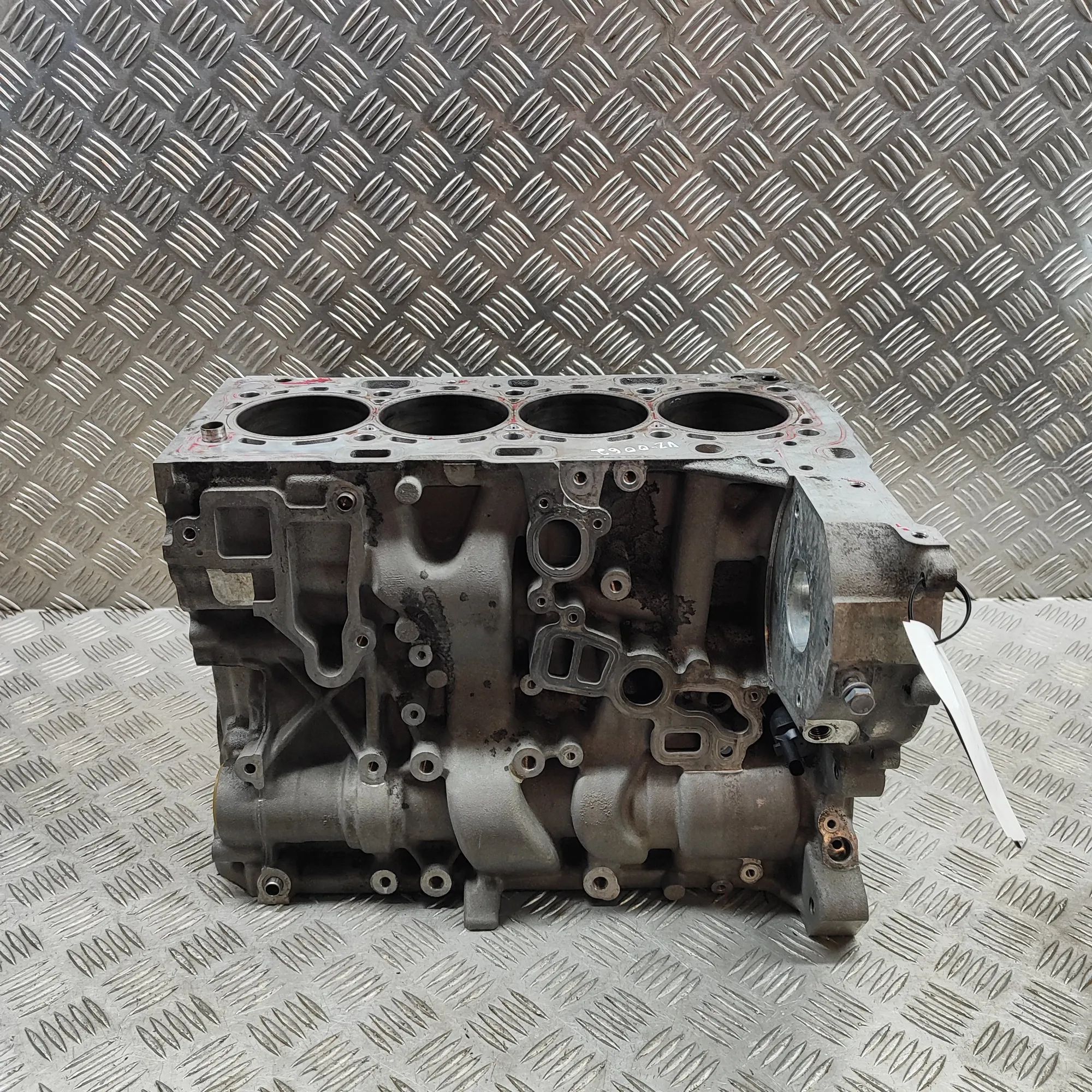 BMW 3 (F30 / F31) moottorilohko 8513975 Engine Block BMW 3 SERIES (Touring F31)...