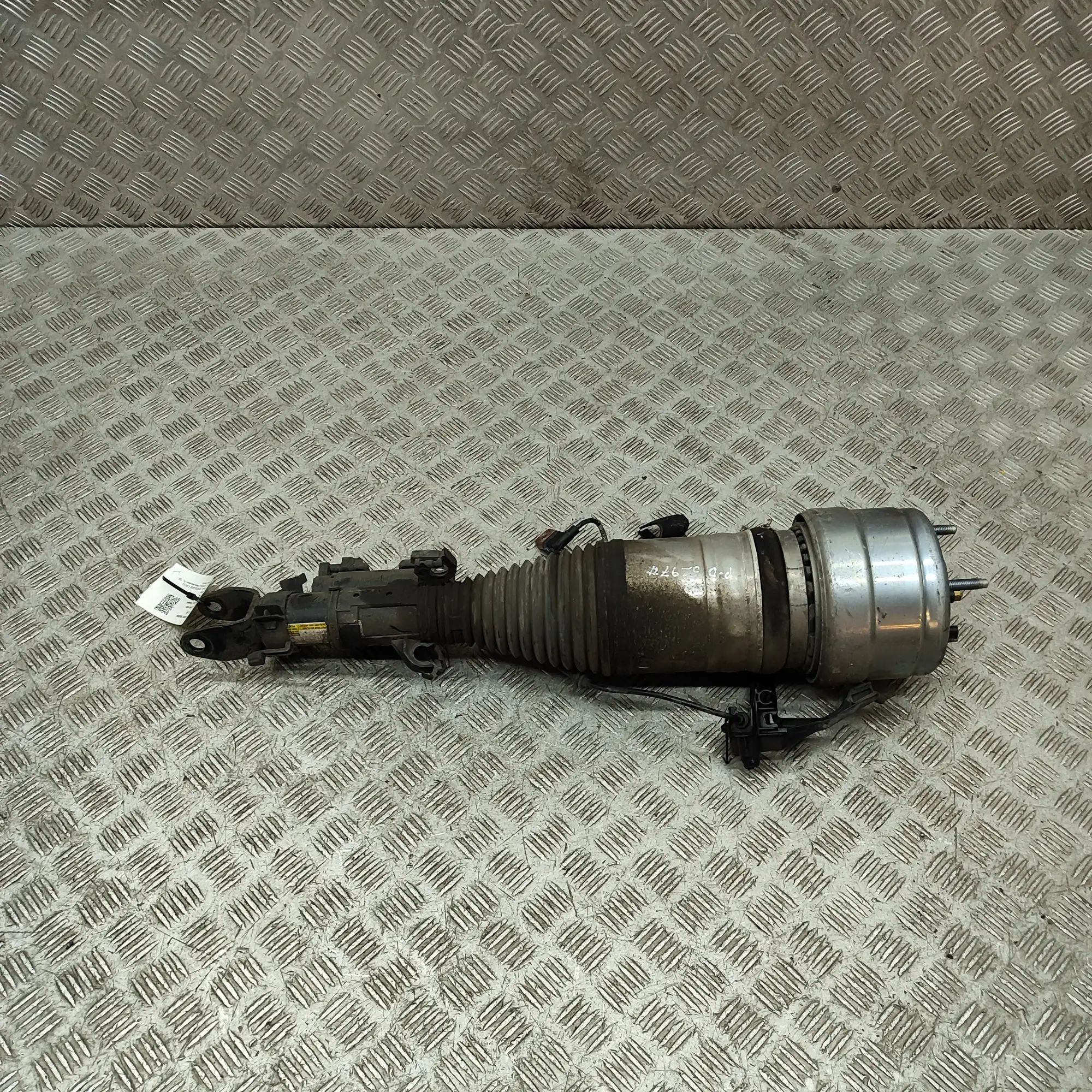 Mercedes-Benz A (W176) Front Right Air Shock Absorber A2133201401 Front Right Air Shock Absorber MERC...
