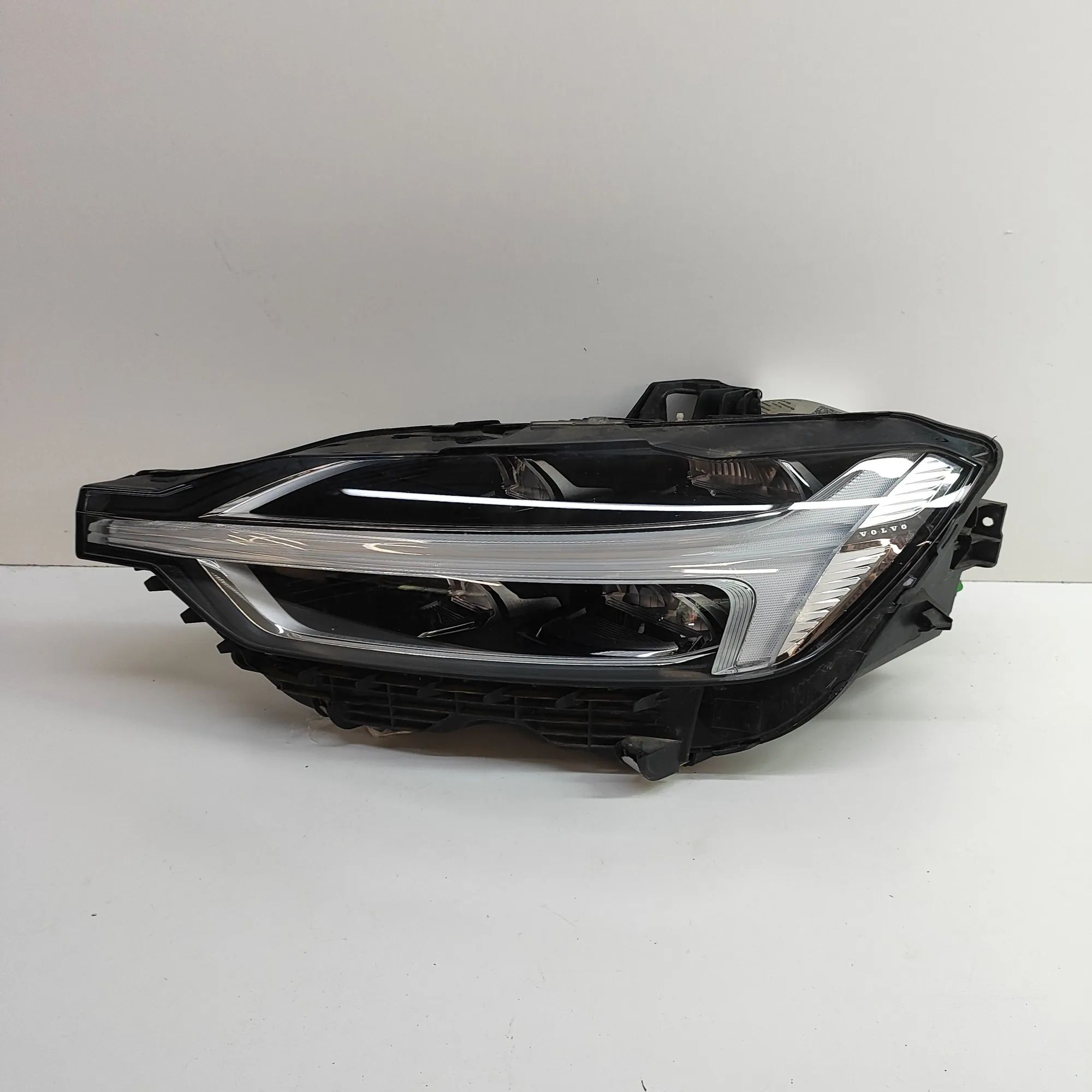 Volvo XC60 Front Left Headlight 32133546 Front Left Headlight VOLVO XC60 (II 24...