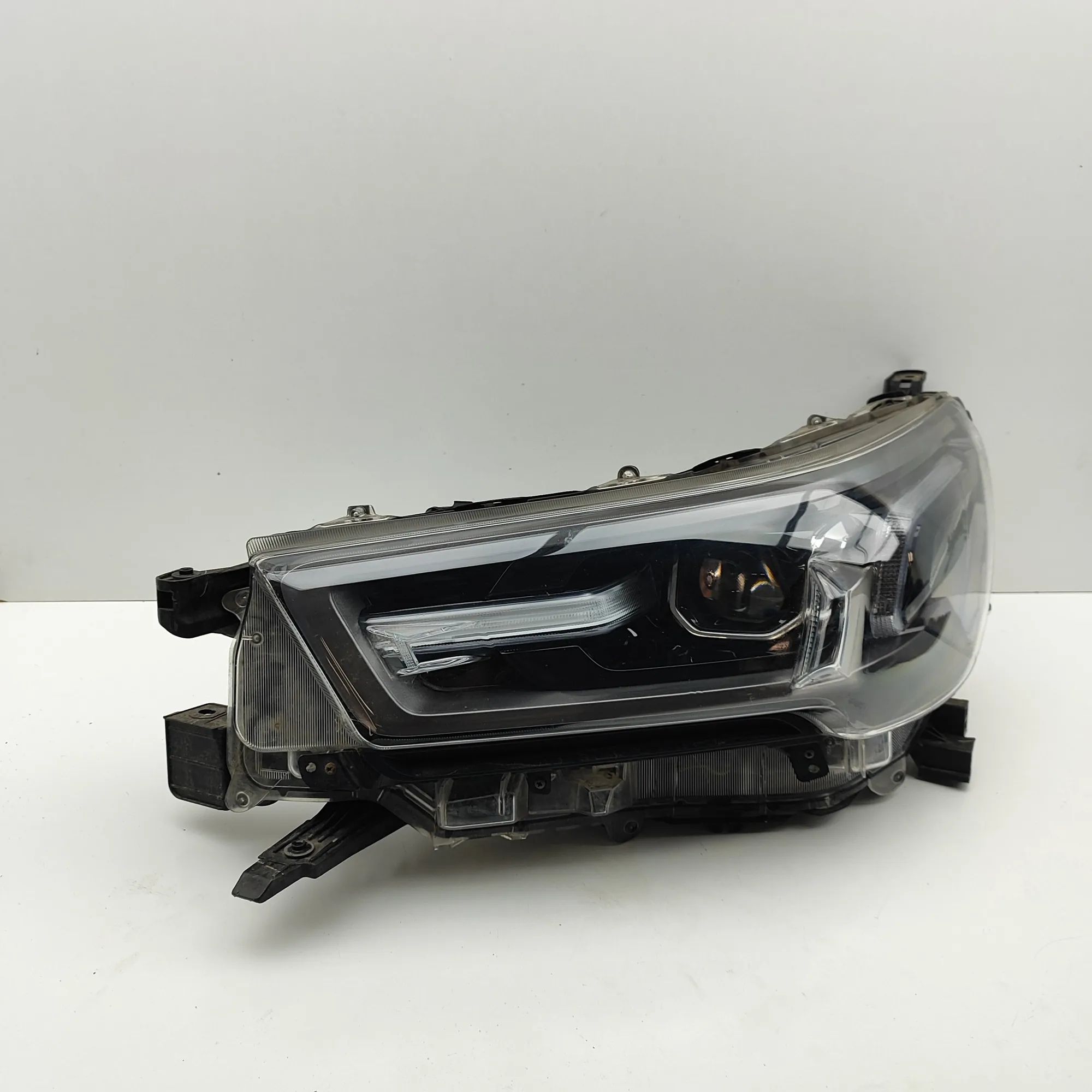 Toyota Hilux Front Left Headlight 81150YP450, 81150-YP450 Front Left Headlight TO...