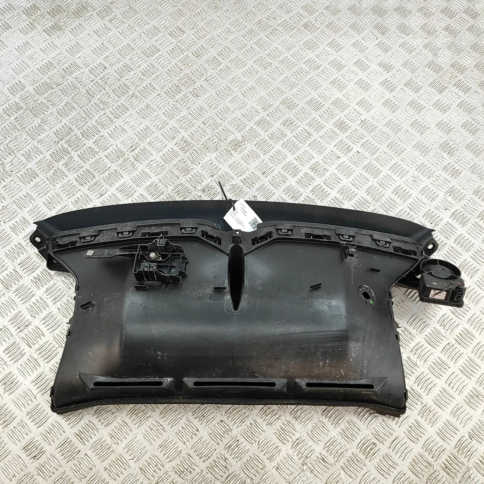 Tesla Model X Radiator Air Intake Channel 1043816-00-C, 1015860-00-A, 1047021-00-E, 10502...