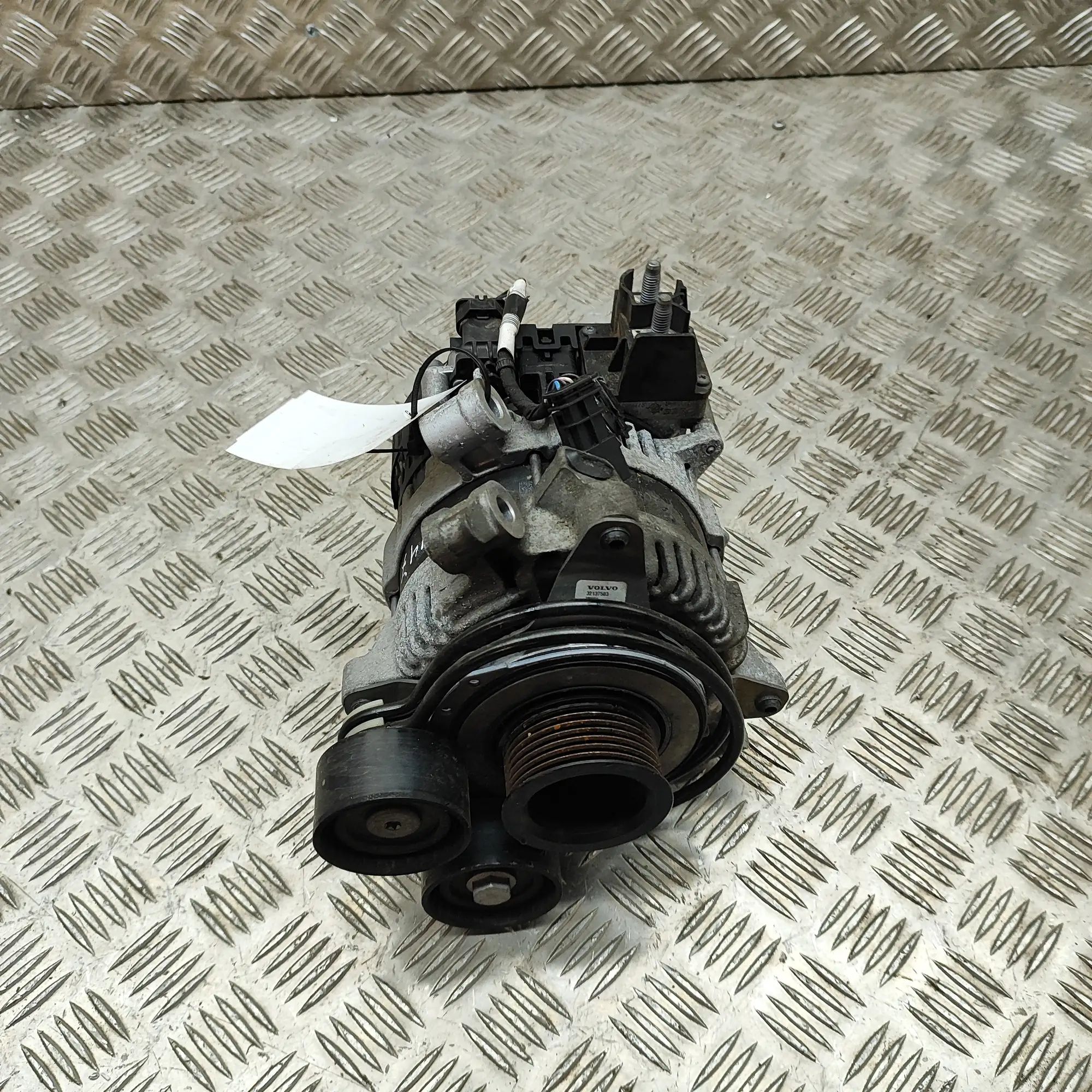 Volvo XC40 / EX40 Alternator Generator 32137503, 32406403 Alternator Generator VOLVO X...