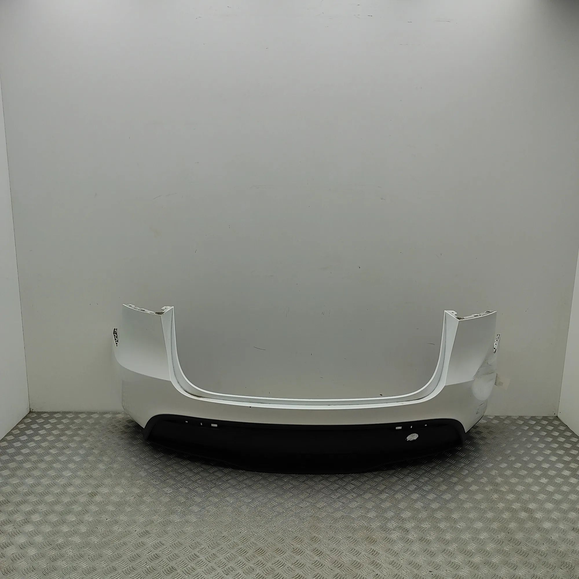 Tesla Model Y rear bumper 1494009-00-D, 1493735-S0-A Rear Bumper TESLA MO...