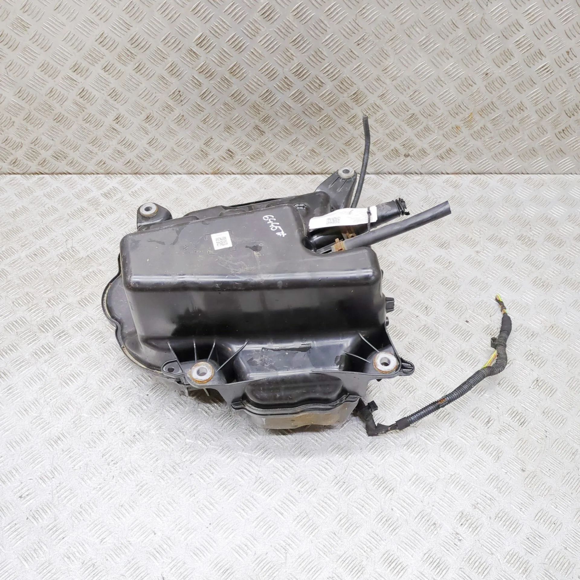 Audi A6 (C8) Adblue säiliö 80A131969S, 4K0131878L AdBlue Tank AUDI A6 (C8 ...