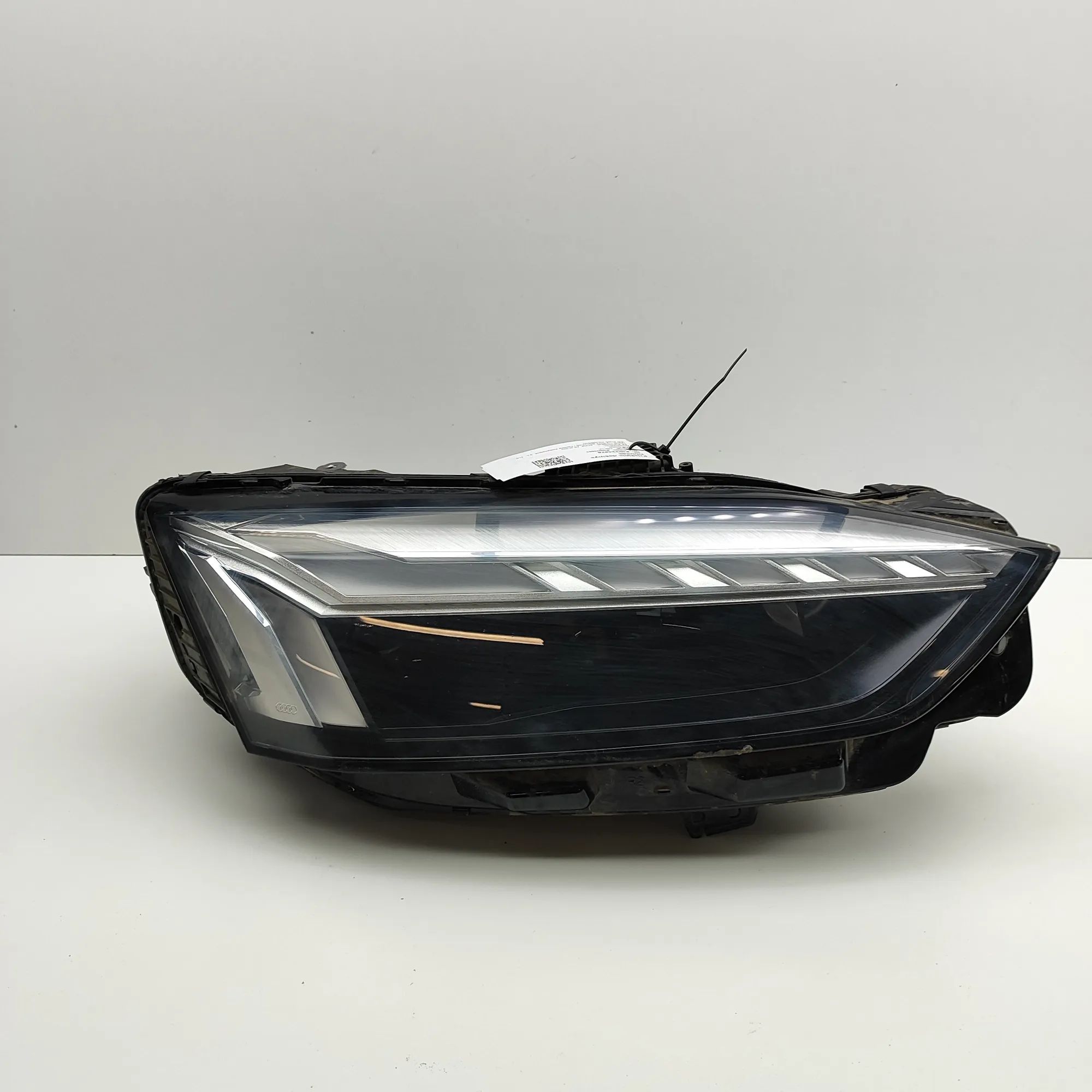 Audi A5 (B10) Front Right Headlight 8W6941040A Front Right Headlight AUDI A5 (F53) ...