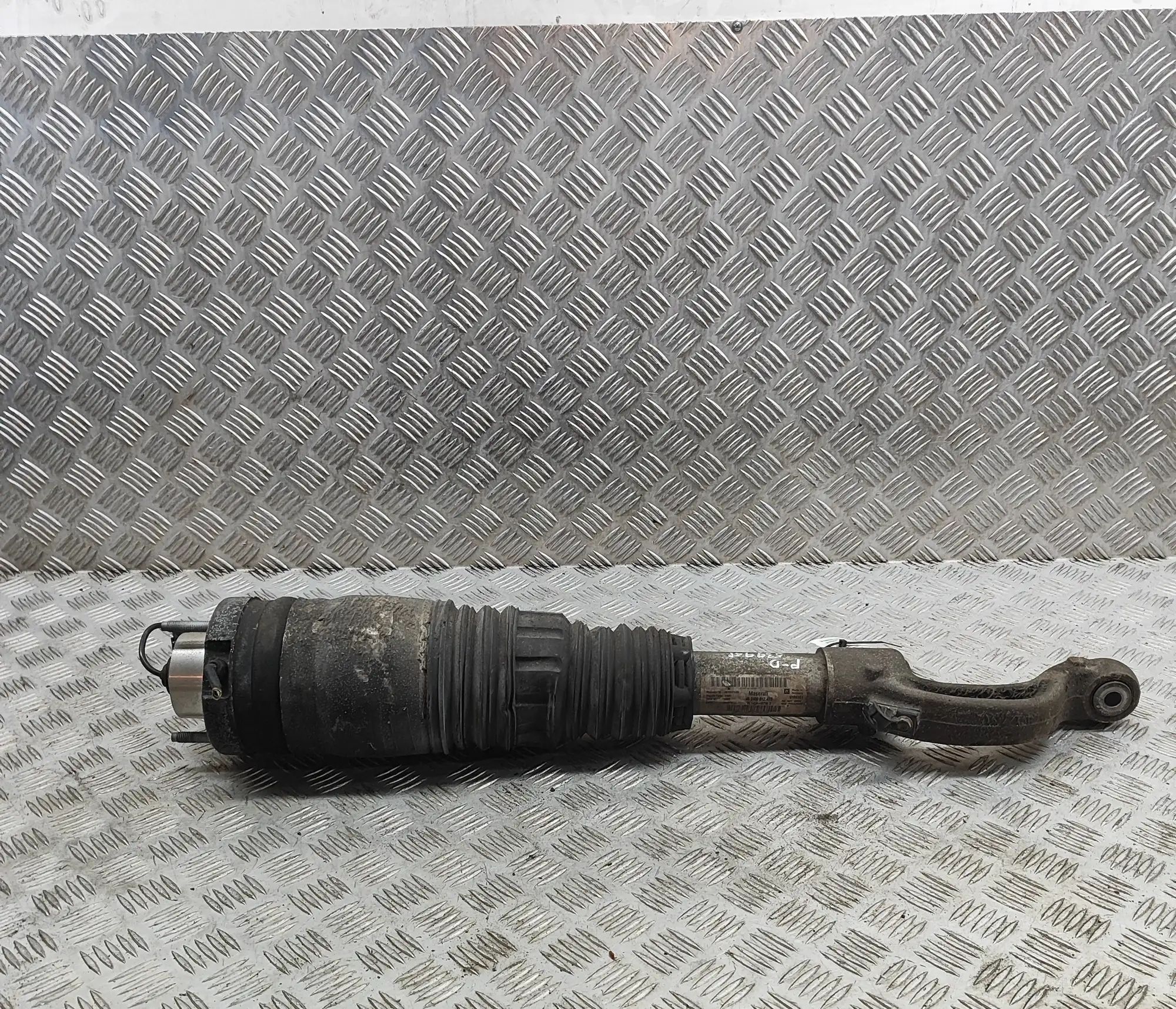 Maserati Levante Front Right Air Shock Absorber 6700374380, 6700374360, 462400012473 Front Righ...