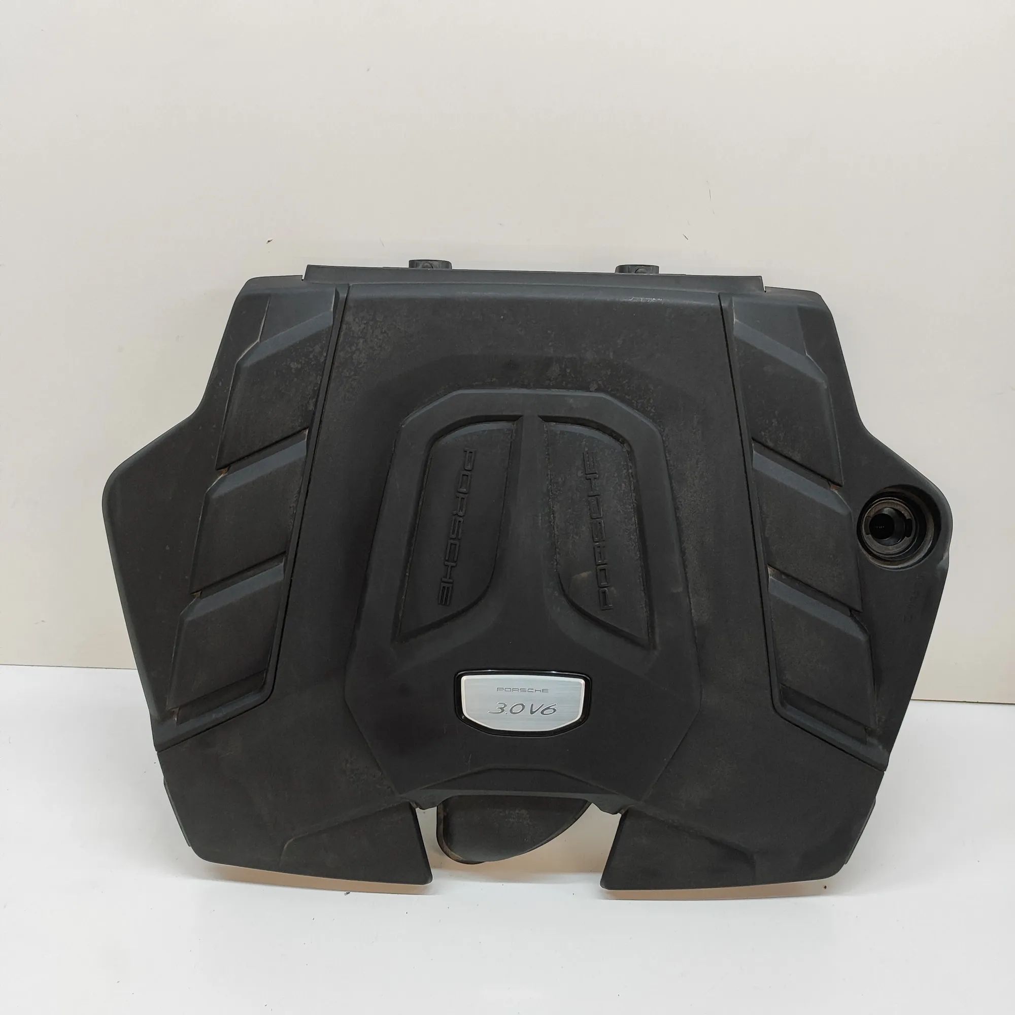 Porsche Cayenne Engine cover