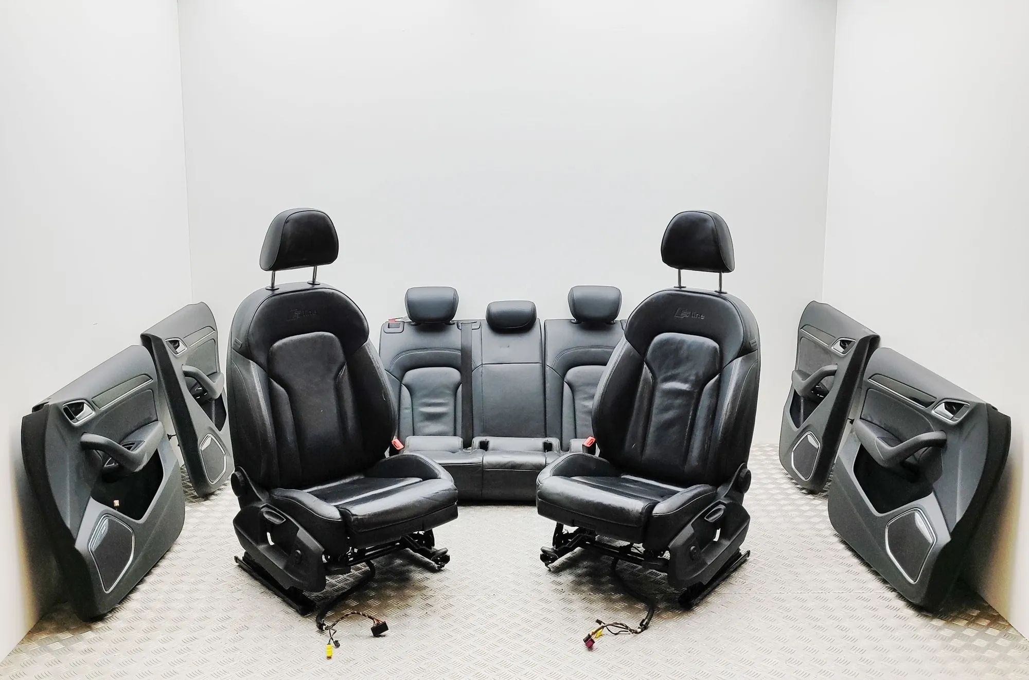 Audi Q3 (8U) Interior Seats W/ Door Cards Kit 8U2867104E, 8U0867304E, 8U0867303E, 5N0881106AD...