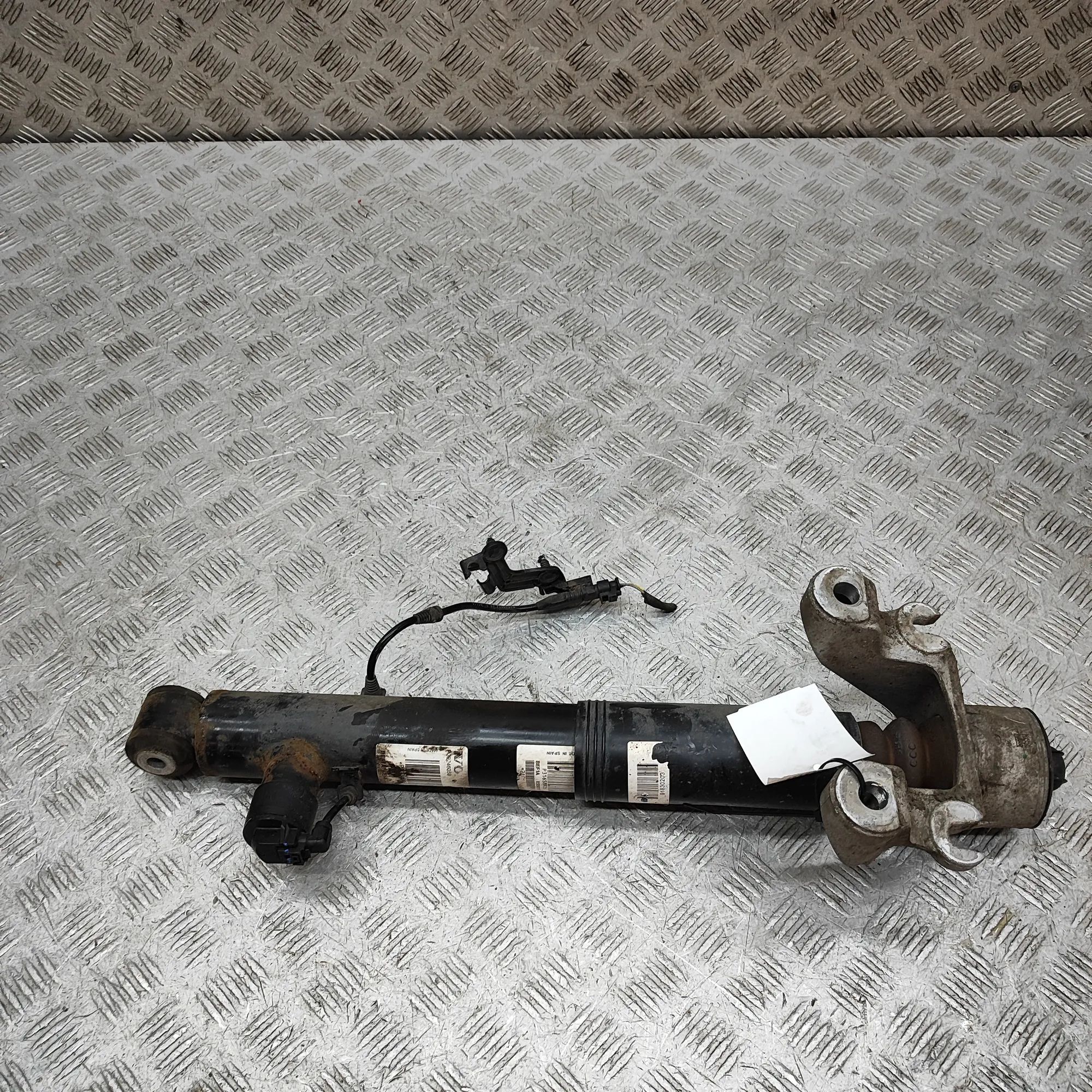 Volvo XC90 Rear Right Shock Absorber P31658926, 31658926, 32346059, P32346059 Rear R...