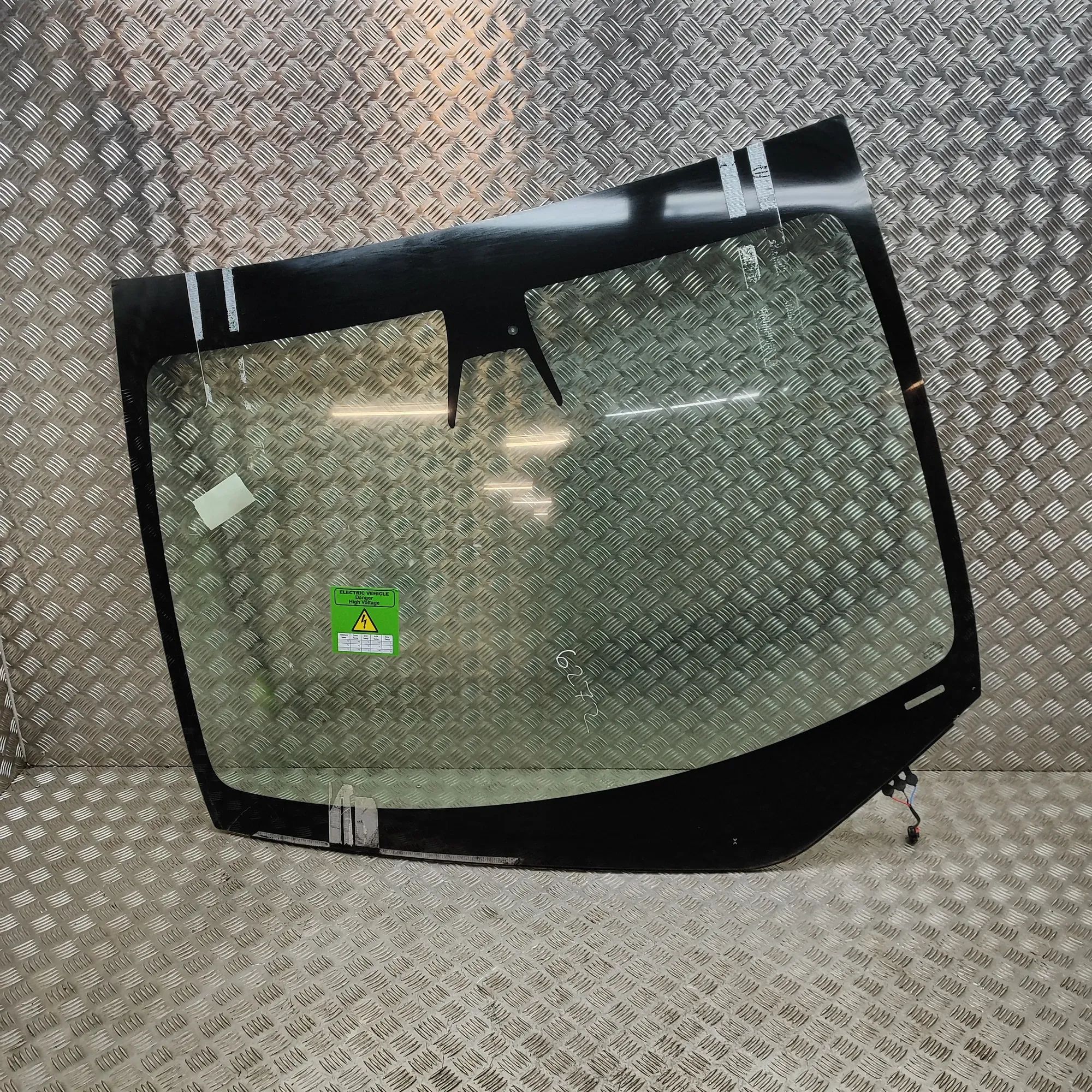 Tesla Model Y Front Windshield 1498233-00-D, 1569190-00-D Front Windshield TES...