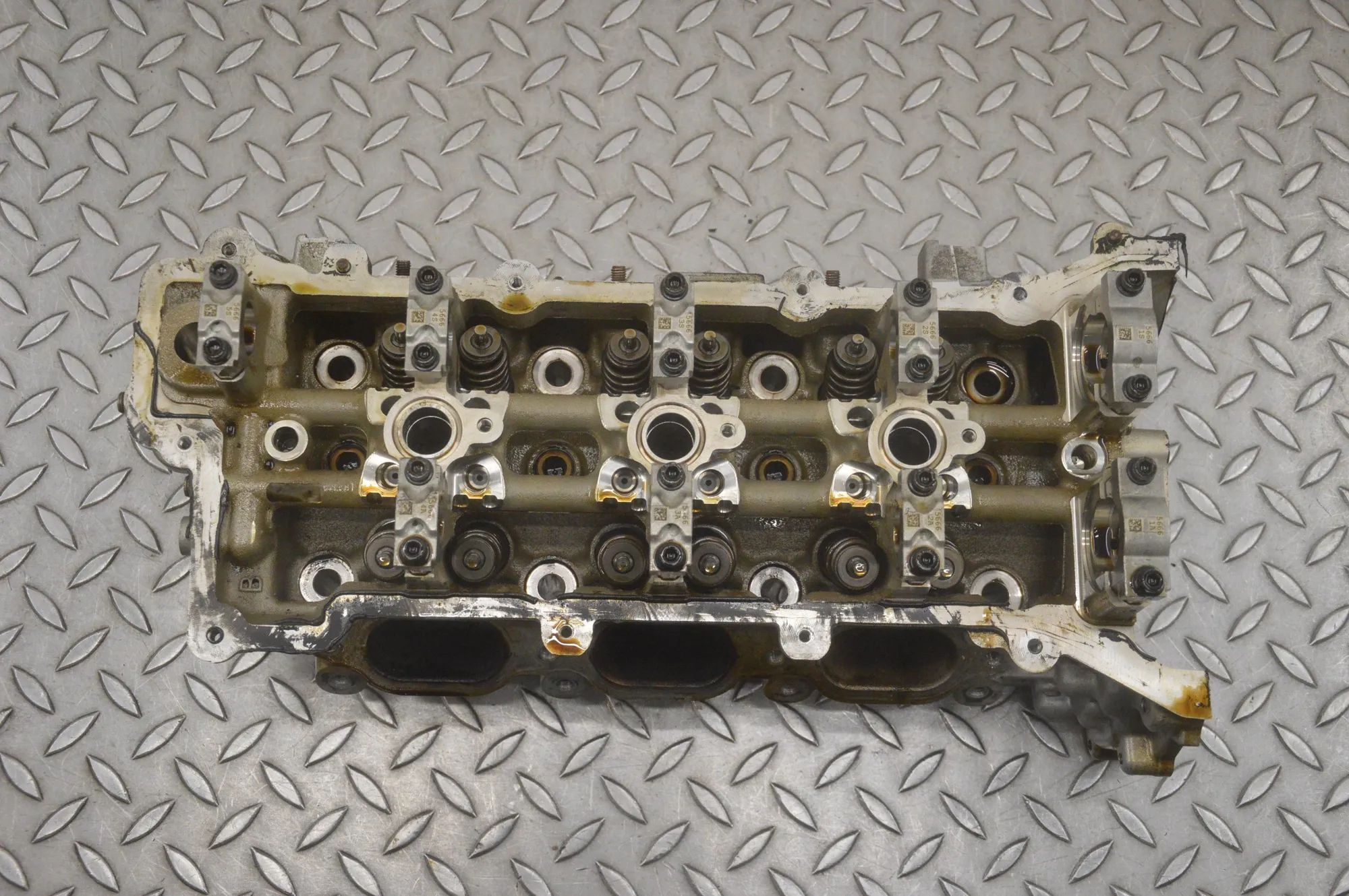 Maserati Ghibli Left Side Engine Head 17030310585666, 06074054 Left Side Engine Head ...