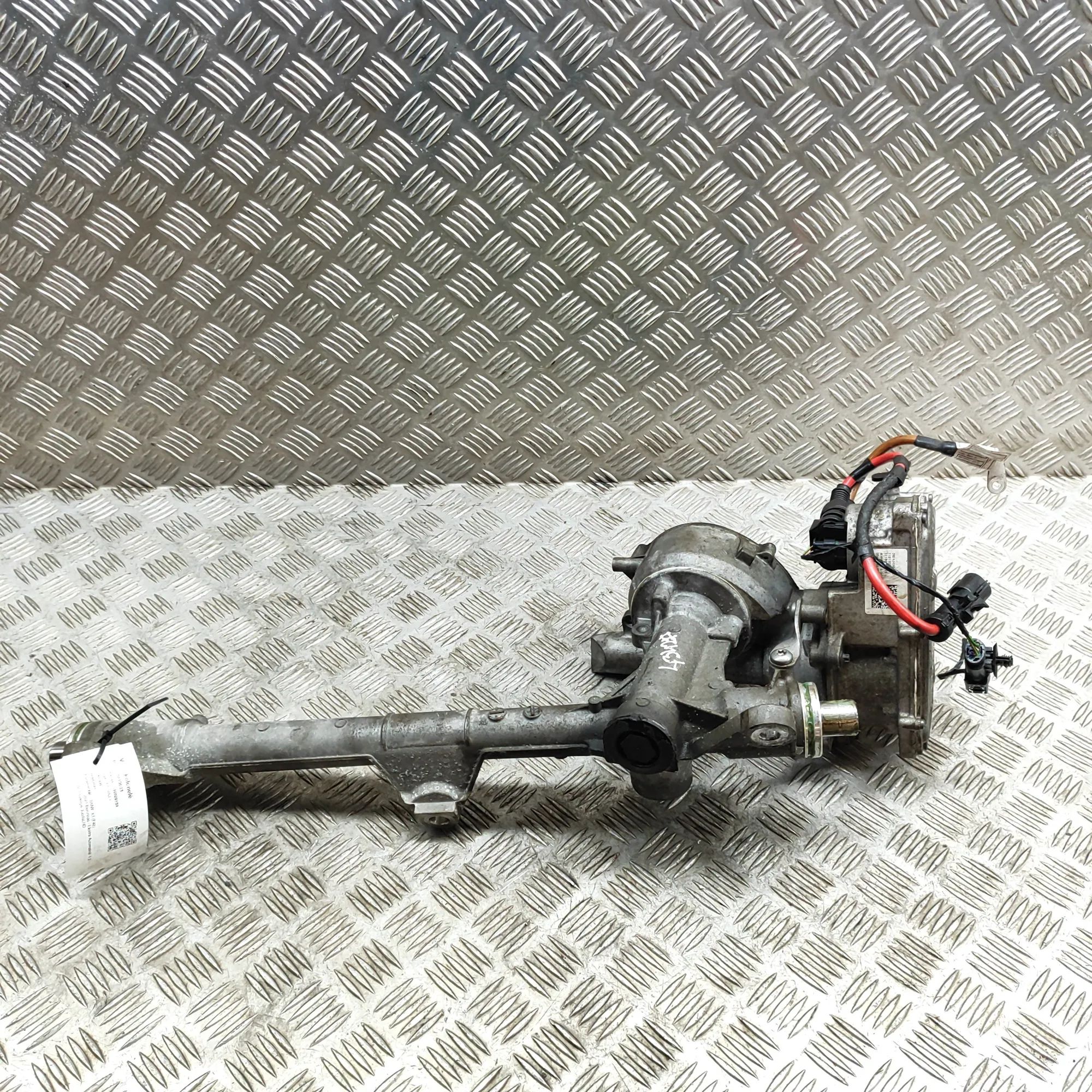 BMW X1 (F48) vairo kolonele