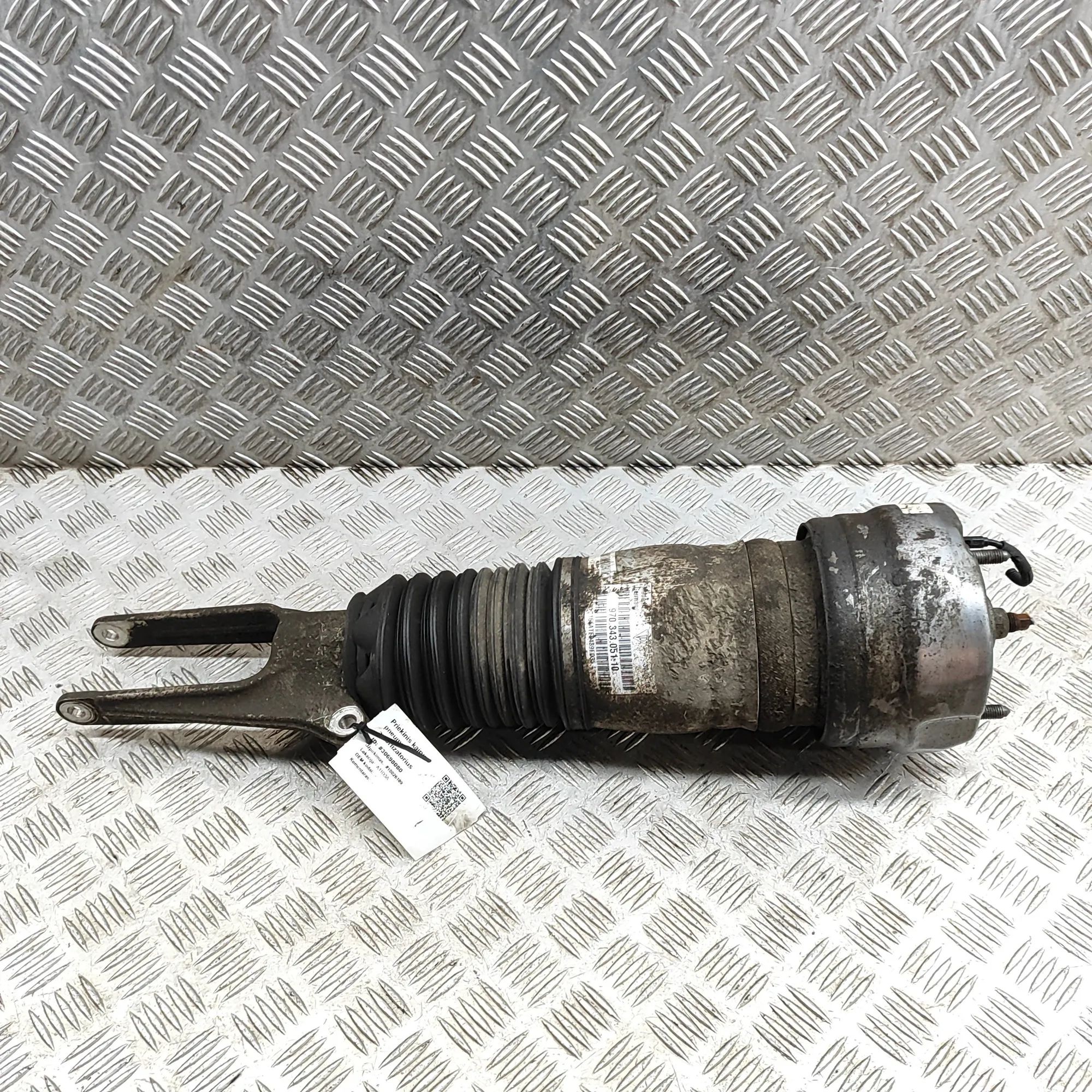 Porsche Panamera Front Left Air Shock Absorber 970.343.051.10, 97034305110 Front Left Air Shoc...
