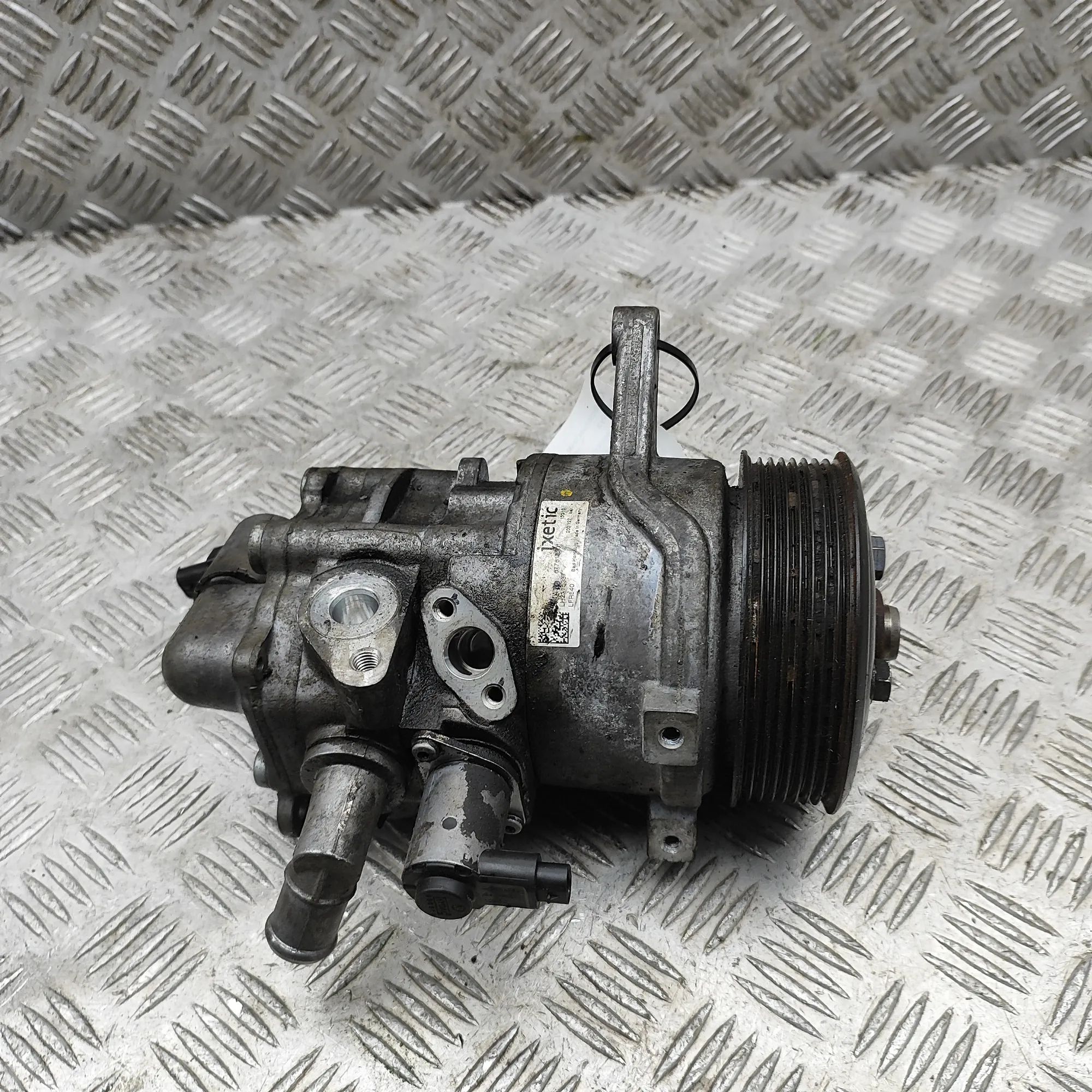 BMW 5 (F10 / F11) насос усилителя рулевого управления 6776172 Power Steering Pump BMW 5 SERIES (Gran ...