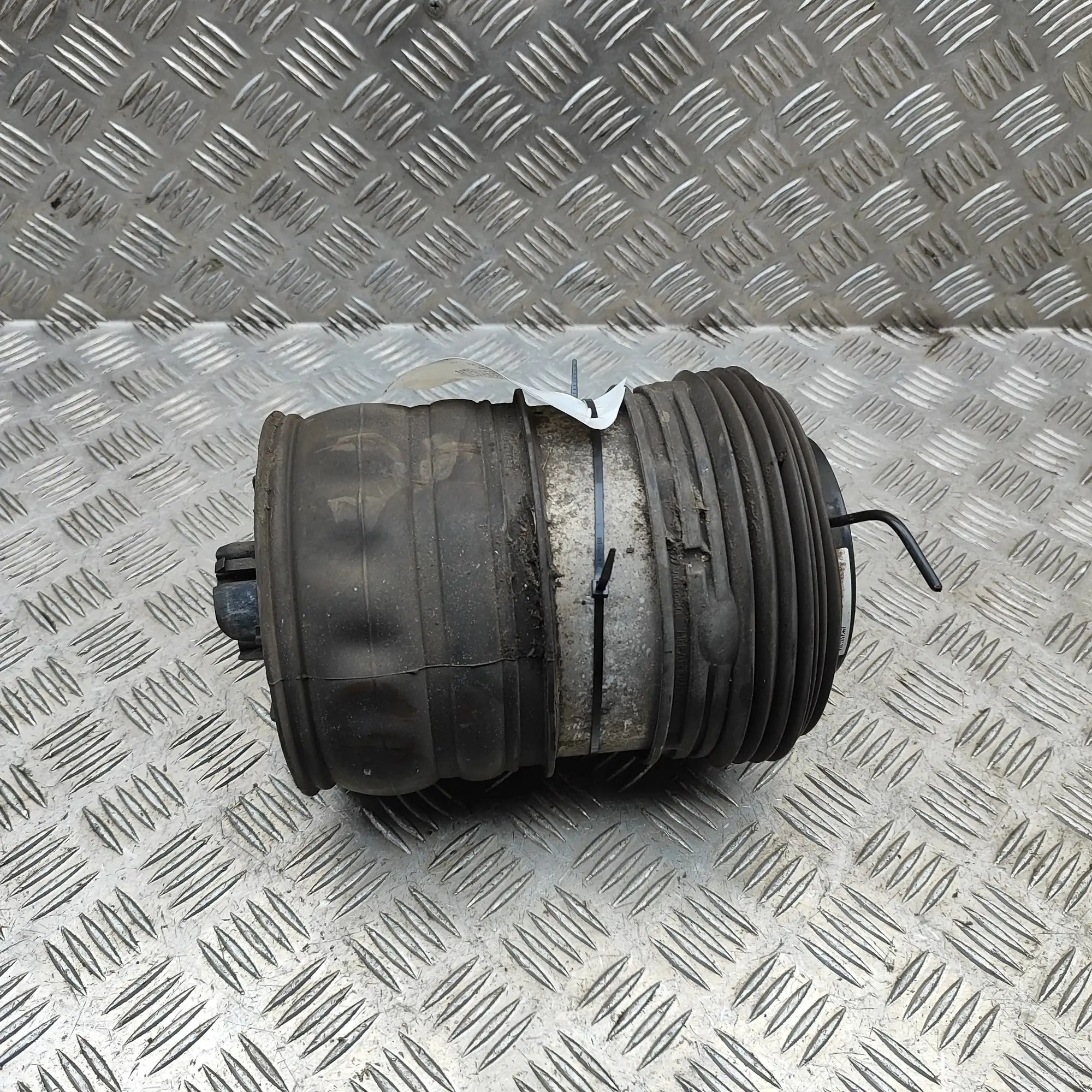 Mercedes-Benz EQS (V297 / X296) Rear Left Air Suspension Spring Bag A2973203501 Rear Left Air Suspension Spring Bag...
