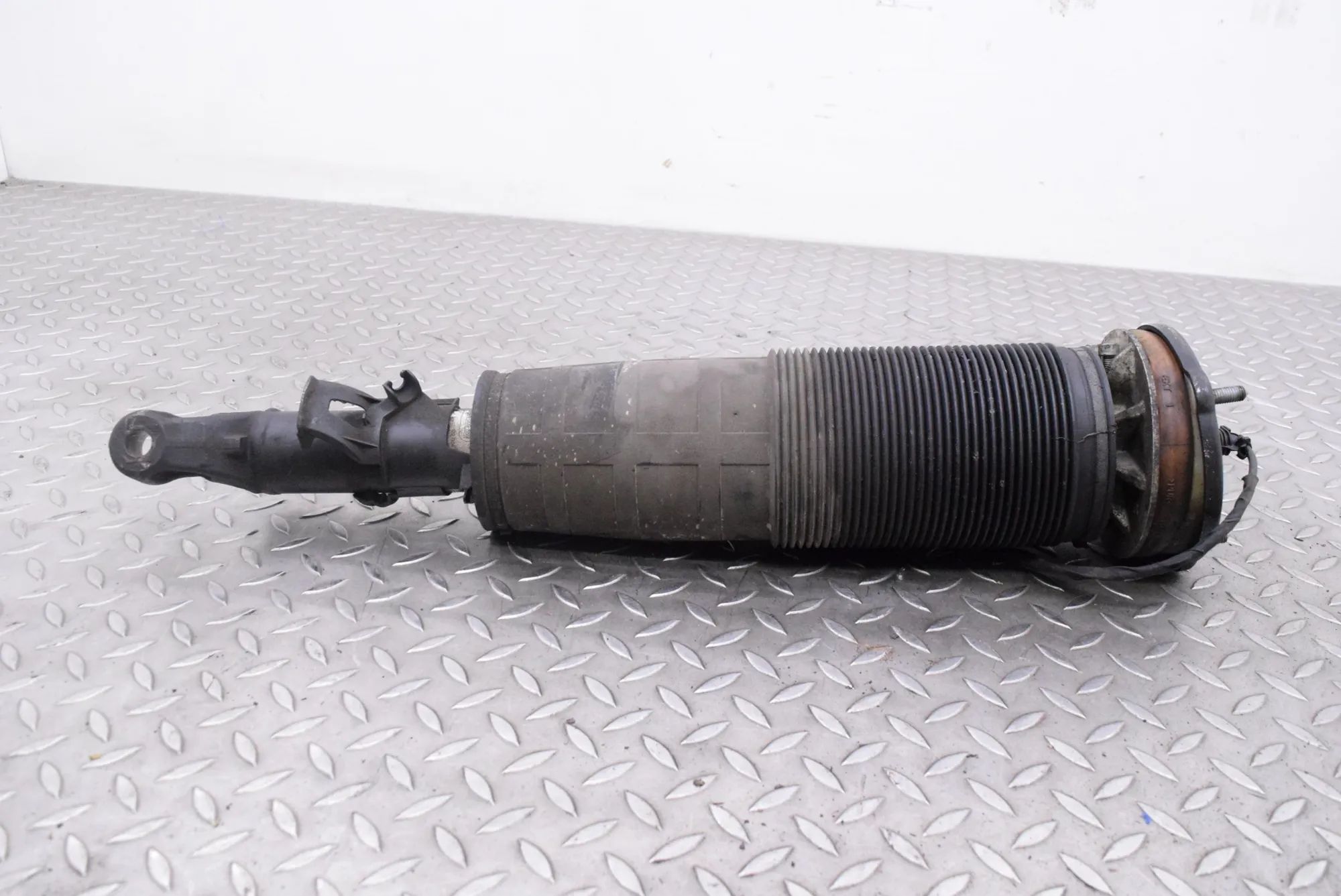 Mercedes-Benz S Coupe (C217) Front Left Air Shock Absorber A2223270092, A2225463580, A2223205913 Front Lef...