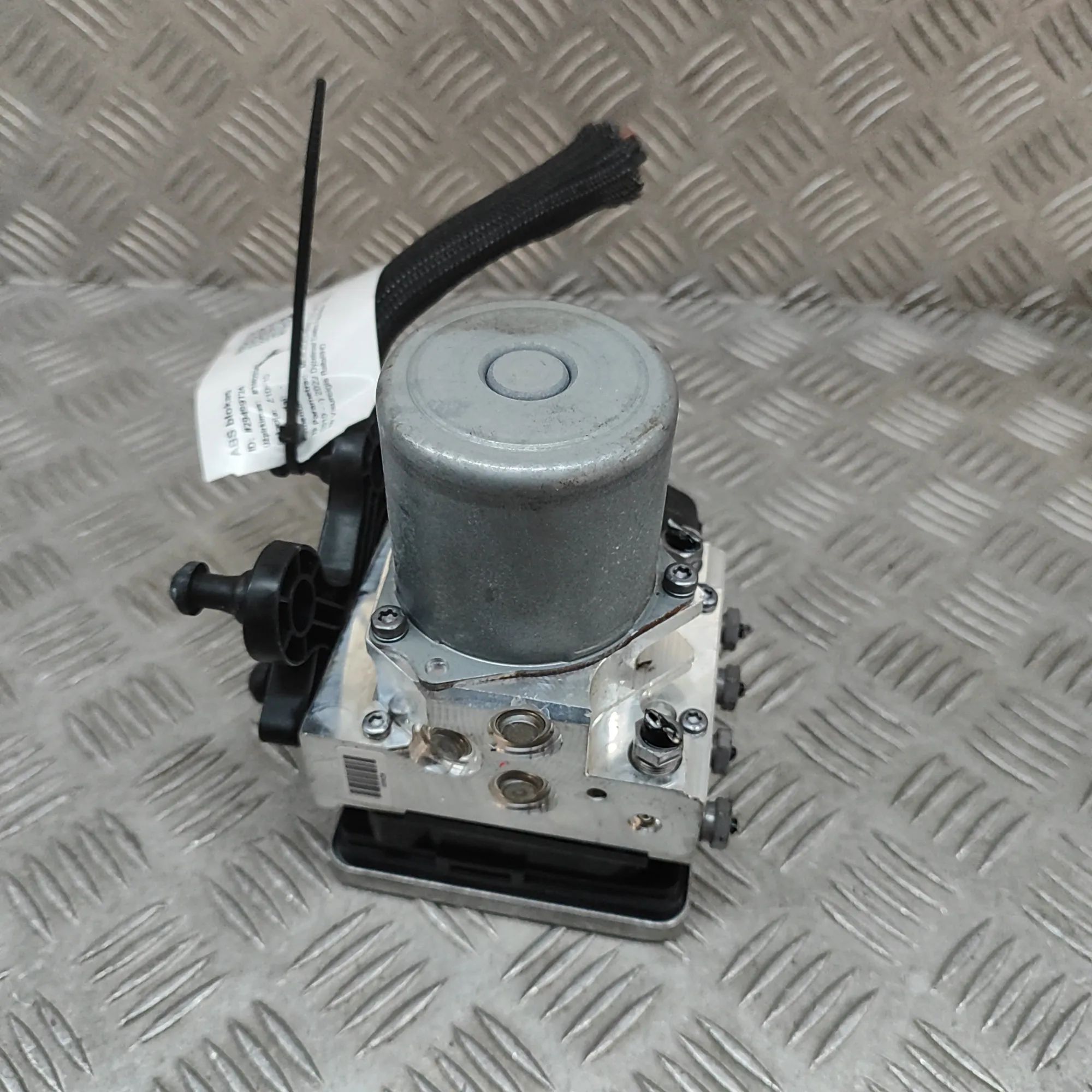 Mercedes-Benz GLE (W167) ABS Hydraulipumppu A014C252-A, A1679000218 ABS Pump MERCEDES-BENZ ...