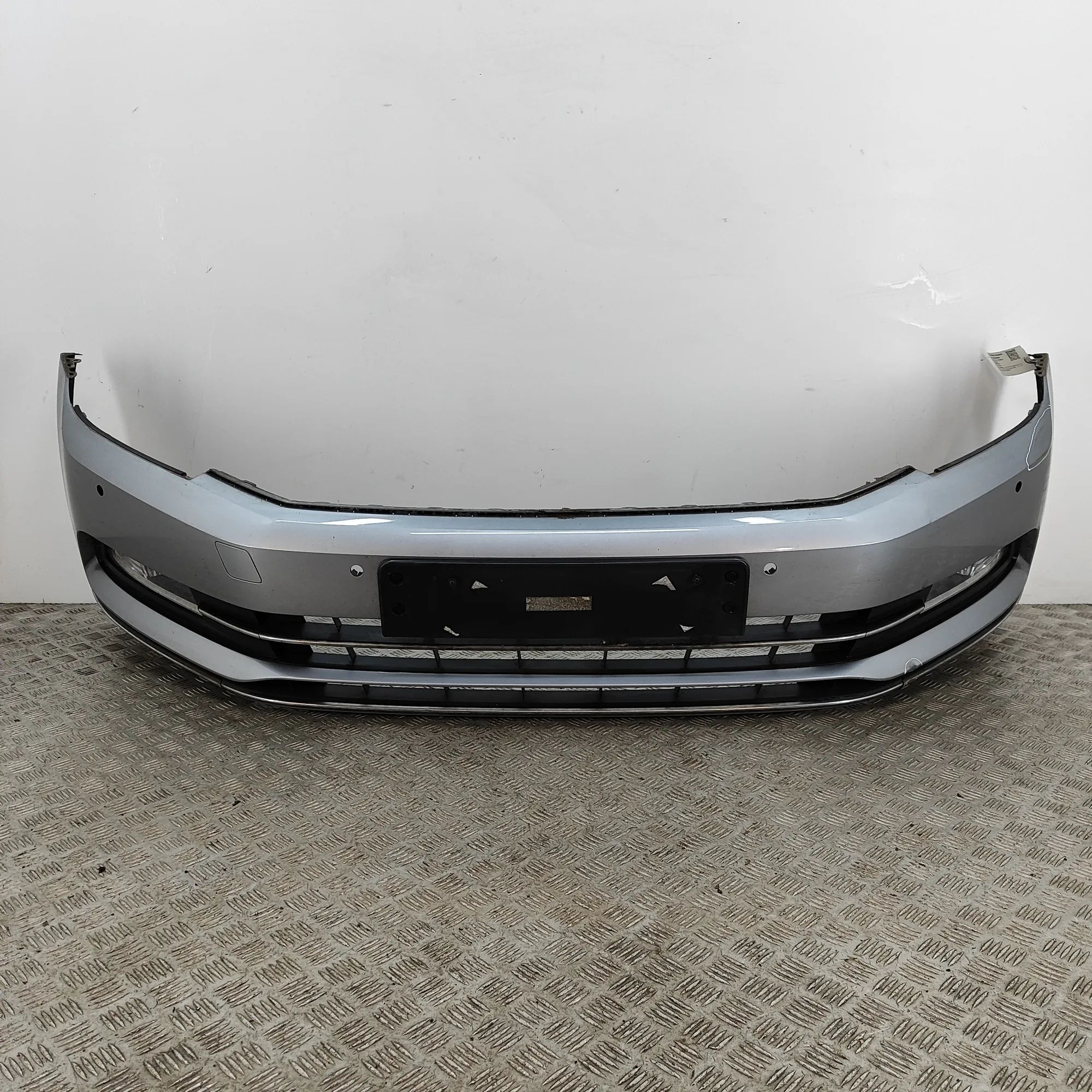Volkswagen Passat (B8) front bumper 3G0807221A Front Bumper VW PASSAT (Variant B8 3...