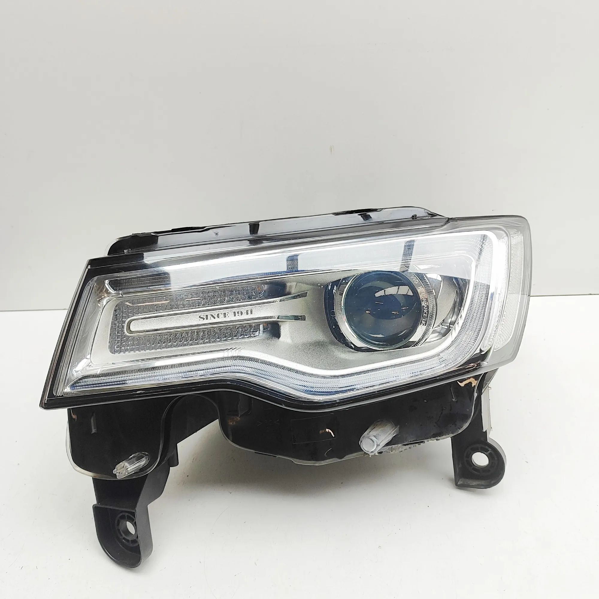 Jeep Grand Cherokee (WK) Front Left Headlight 68111037AF Front Left Headlight JEEP GRAND CHER...