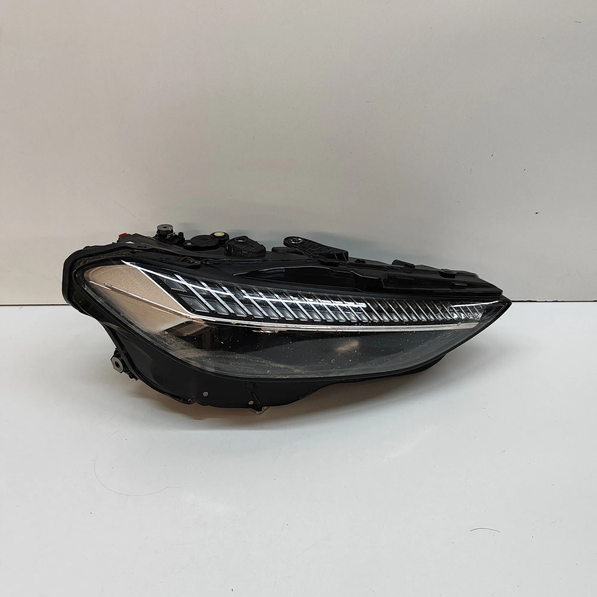 Audi A5 (B10) Front Right Headlight 8B3941036AA Front Right Headlight AUDI A5 (Avan...