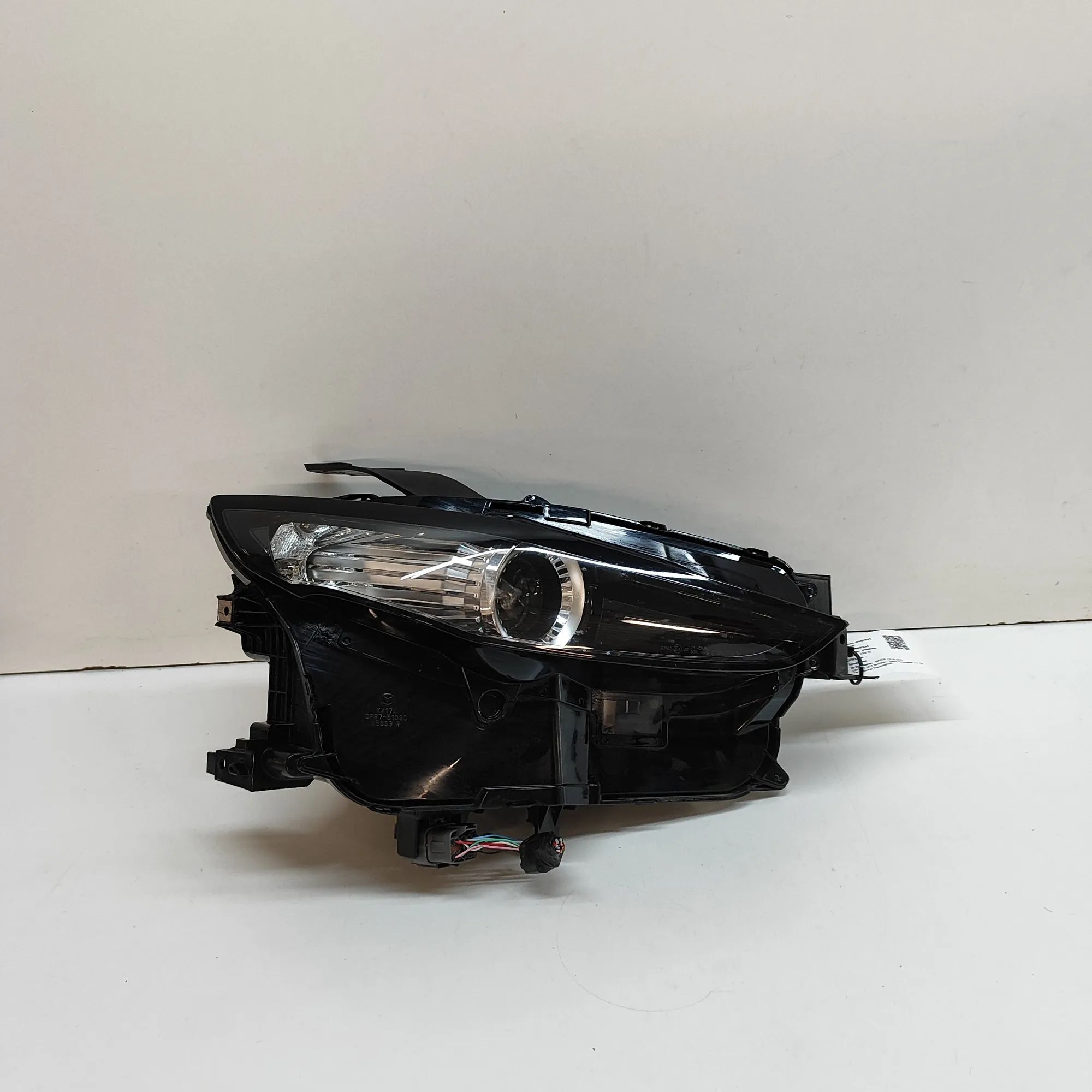 Mazda 3 (BP) Front Right Headlight DPTH-67890, DPTM-51-030A Front Right Headlight ...