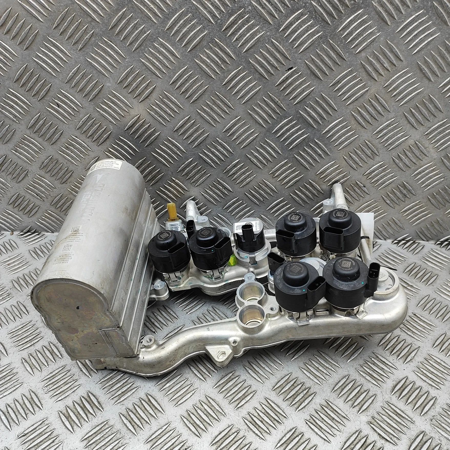 Tesla Model Y A/C Conditioner Expansion Valve 1523000-00-G, 1523001-00-E, 1547595-00-H A/C Co...