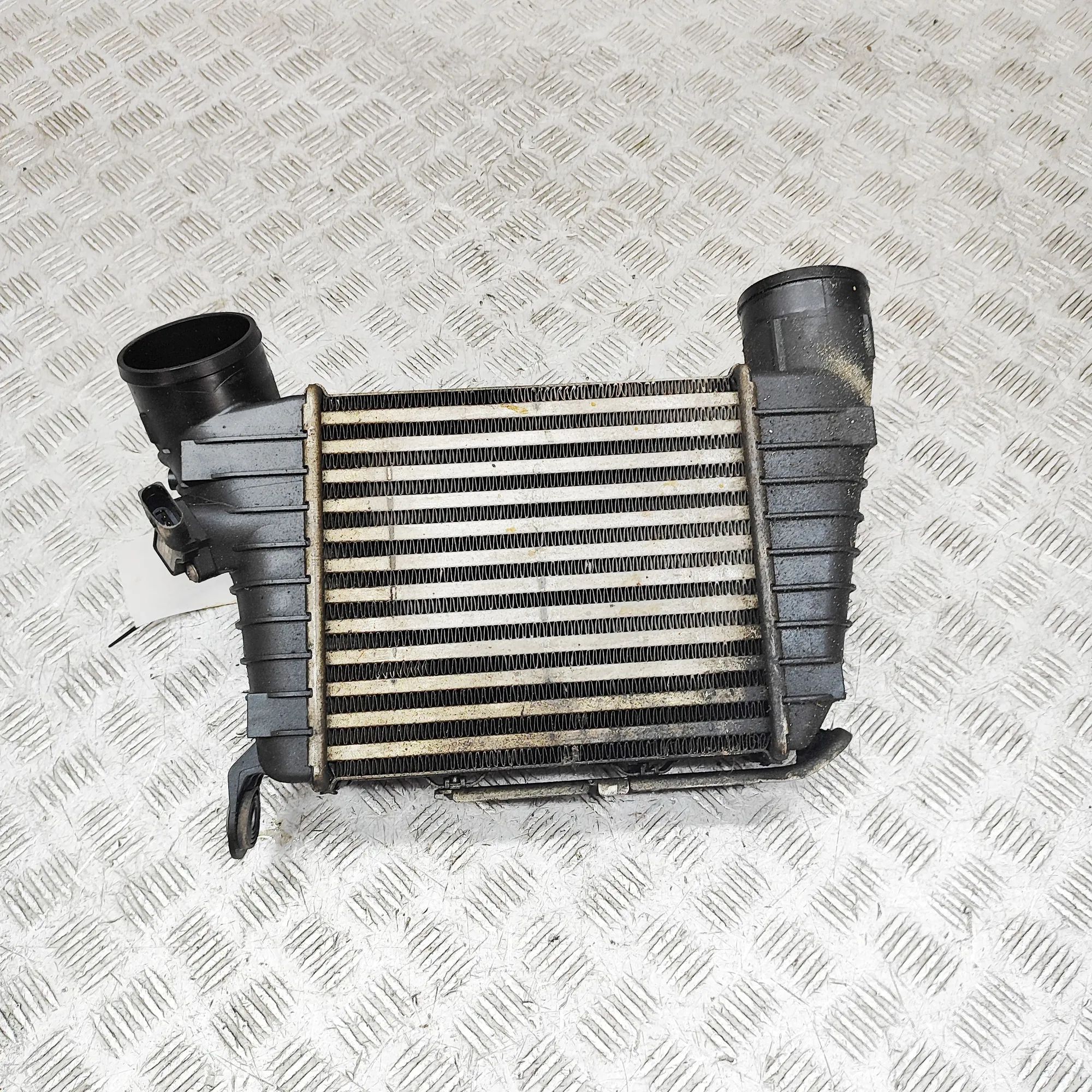 Bentley Continental GT, GTC, Flying Spur Intercooler radiator 3W0145803E Intercooler Radiator BENTLEY CONTINE...