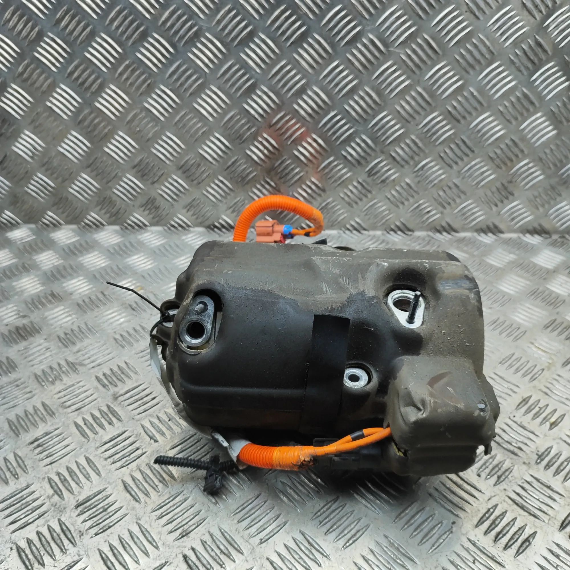 Tesla Model X Air Condition A/C Pump 1042442-00-H Air Condition A/C Pump TESLA MODEL...