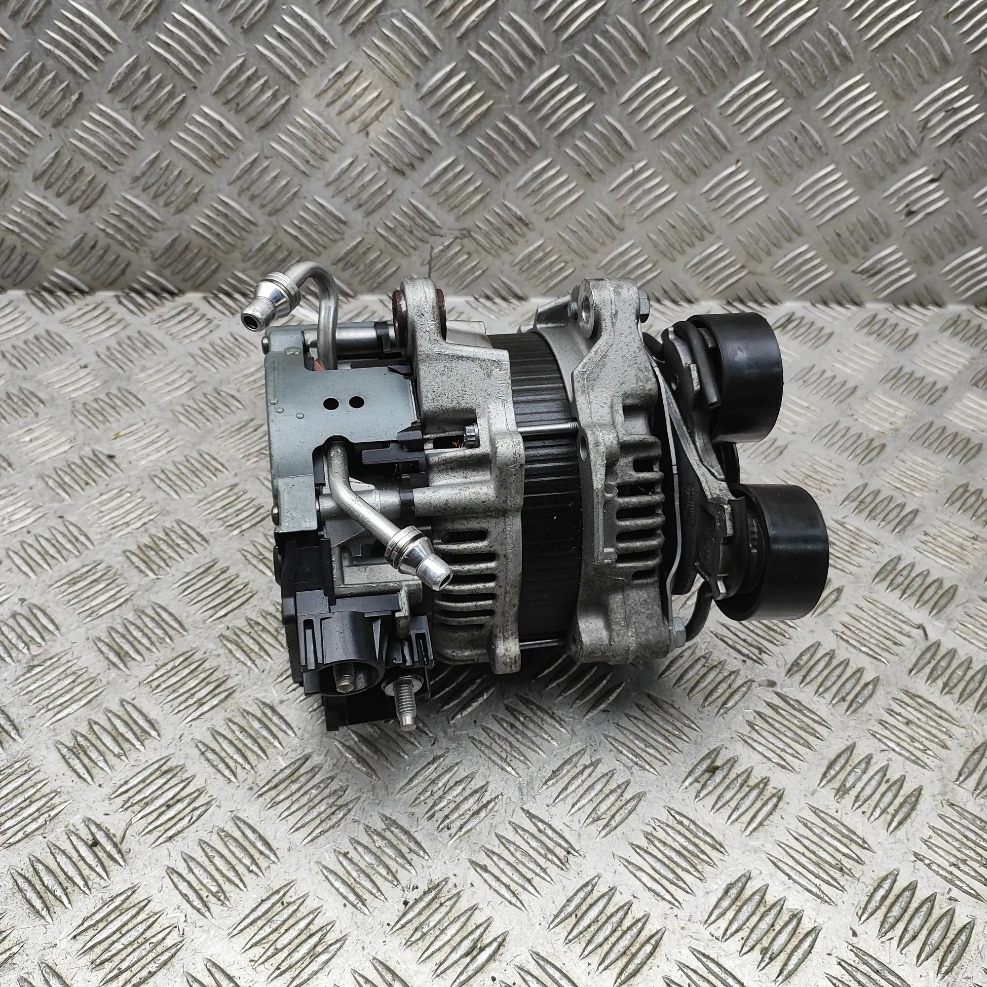 BMW 5 (F10 / F11) Alternator Generator 8571358 Alternator Generator BMW 5 SERIES (G30)...