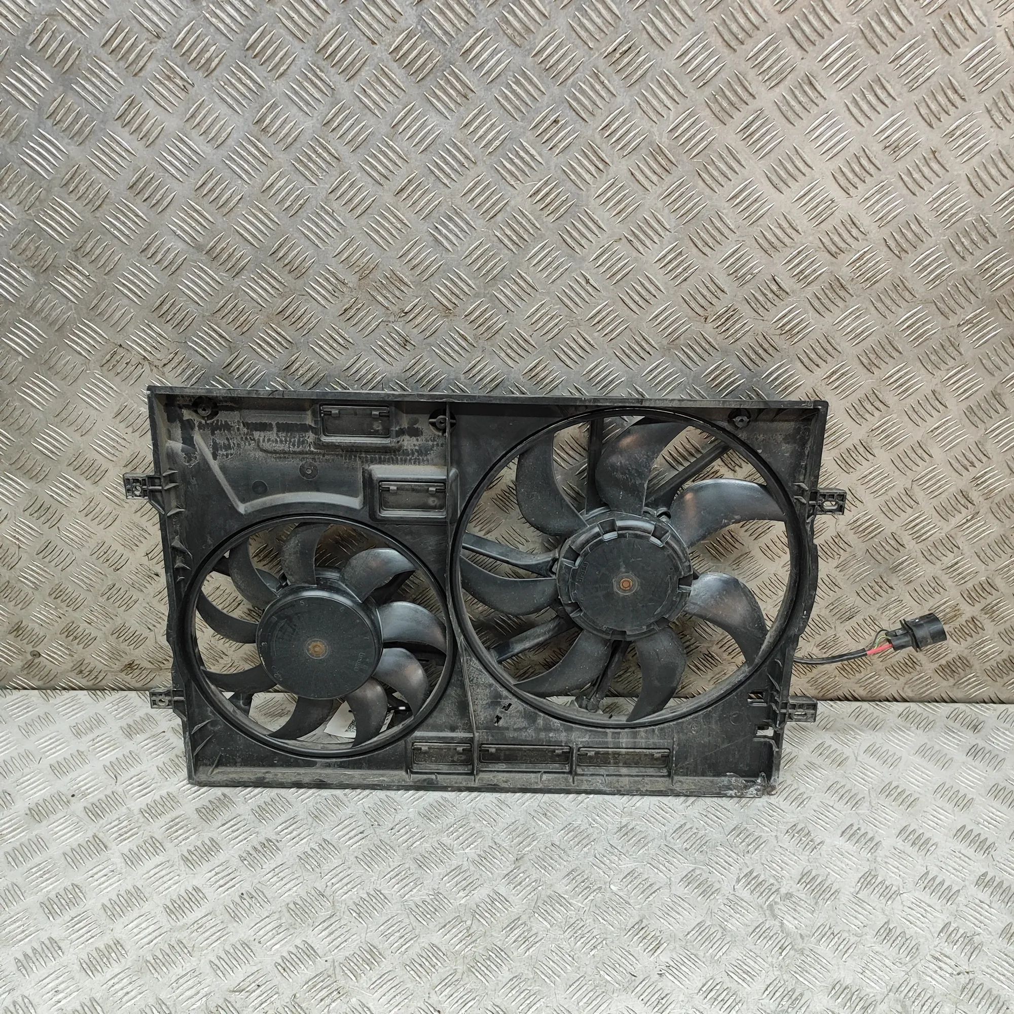 Volkswagen T-Roc Engine Cooling Fan Shroud 5WA121207B, 5Q0959455AH, 5Q0959455BJ, 5WA121203...