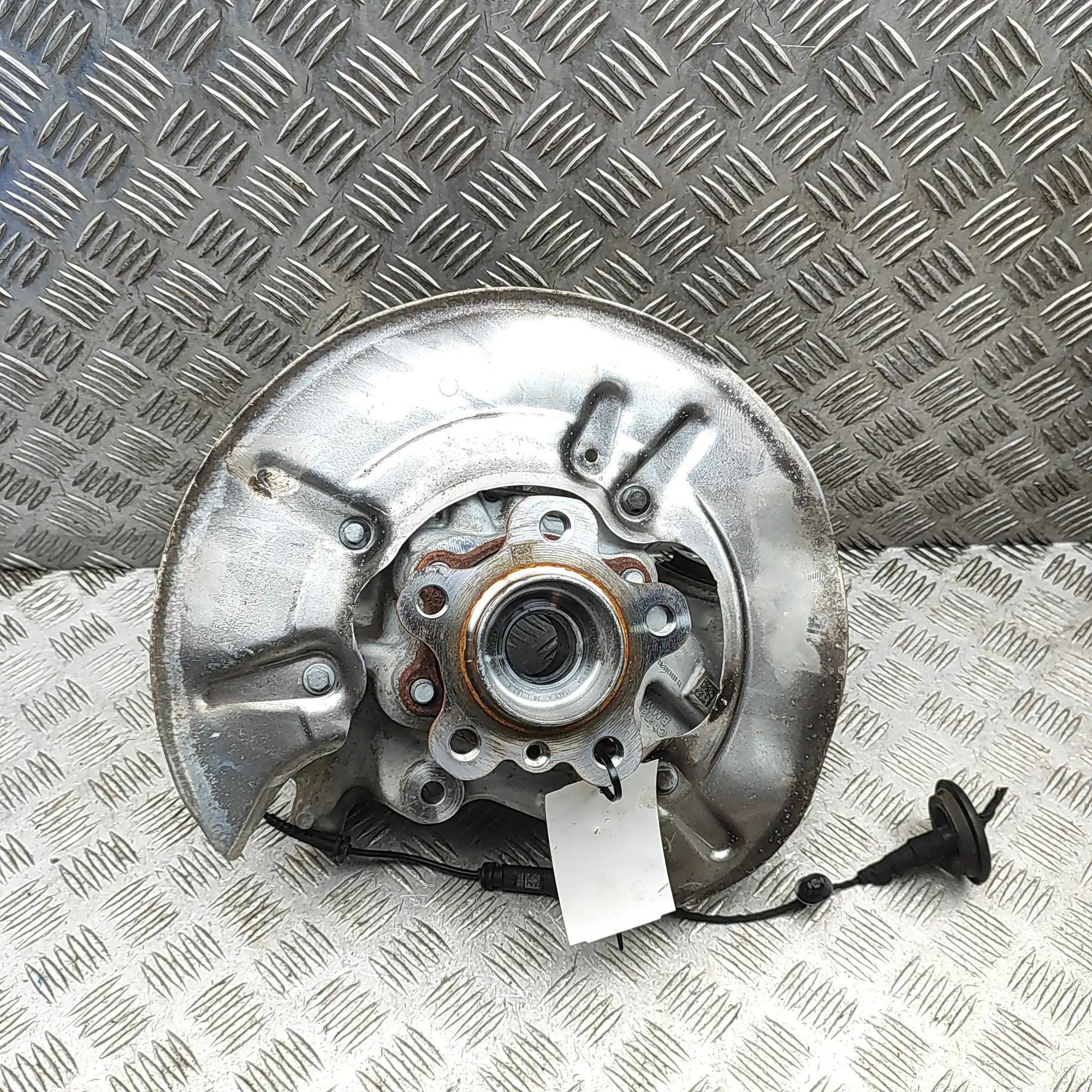 BMW 5 (G30 / G31) Rear Left Wheel Hub Spindle 6899153, 6898367 Rear Left Wheel Hub Spindle BM...