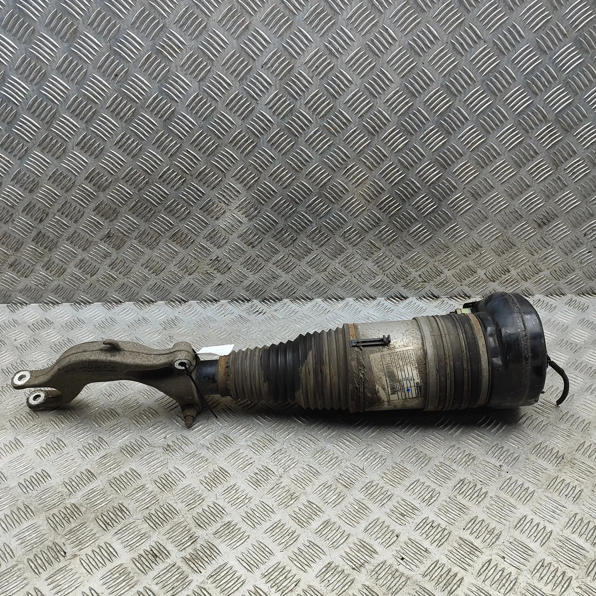 Audi Q5 (8R) Front Right Air Shock Absorber 4M0413038, F309516001, 80A616039G Front Right A...