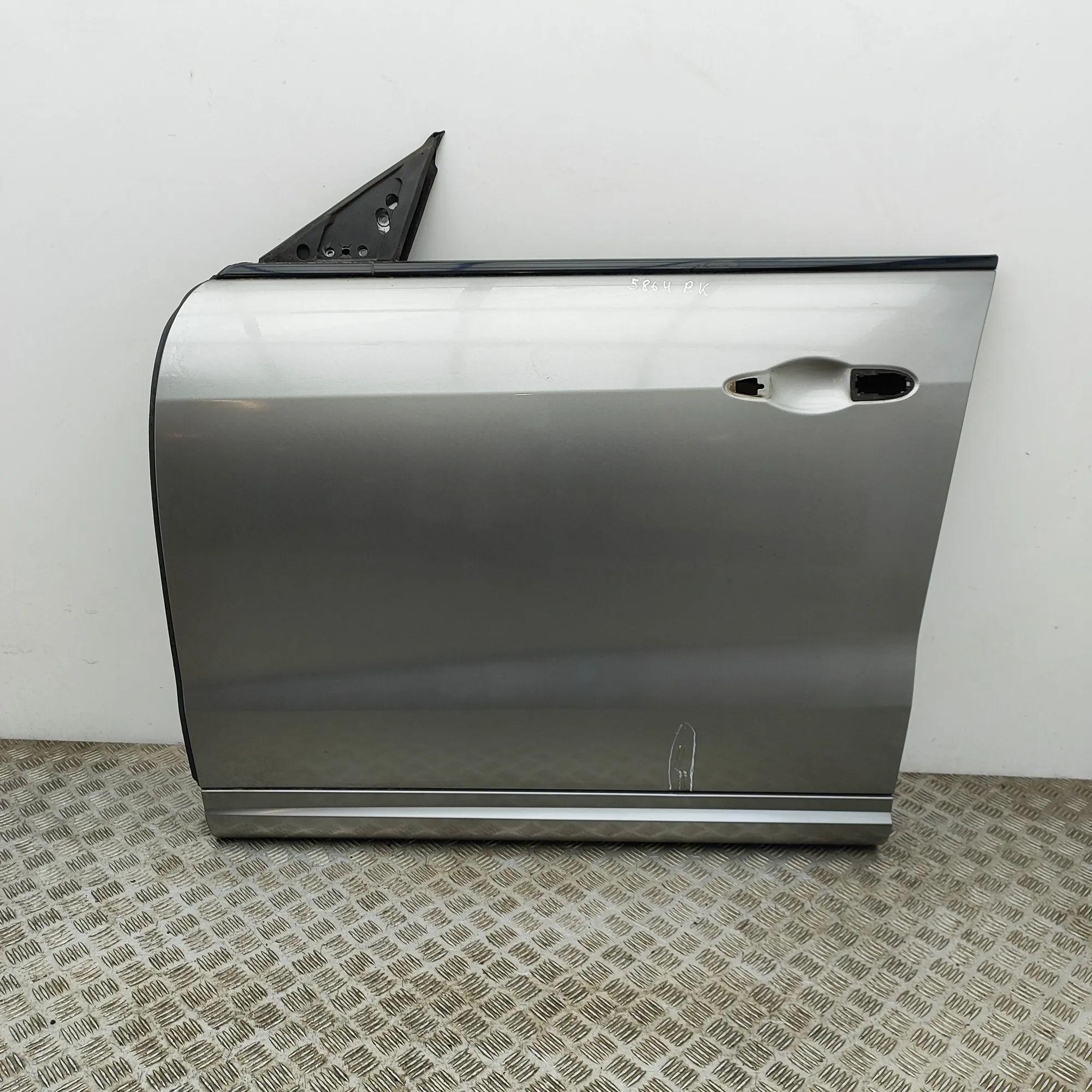 Maserati Levante Front Left Door 673009990 Front Left Door MASERATI LEVANTE (SUV...