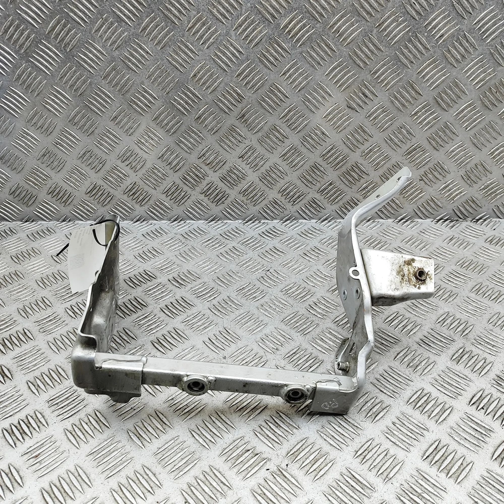 Ferrari California Right Headlight Bracket 80667011 Right Headlight Bracket FERRARI CALIFO...