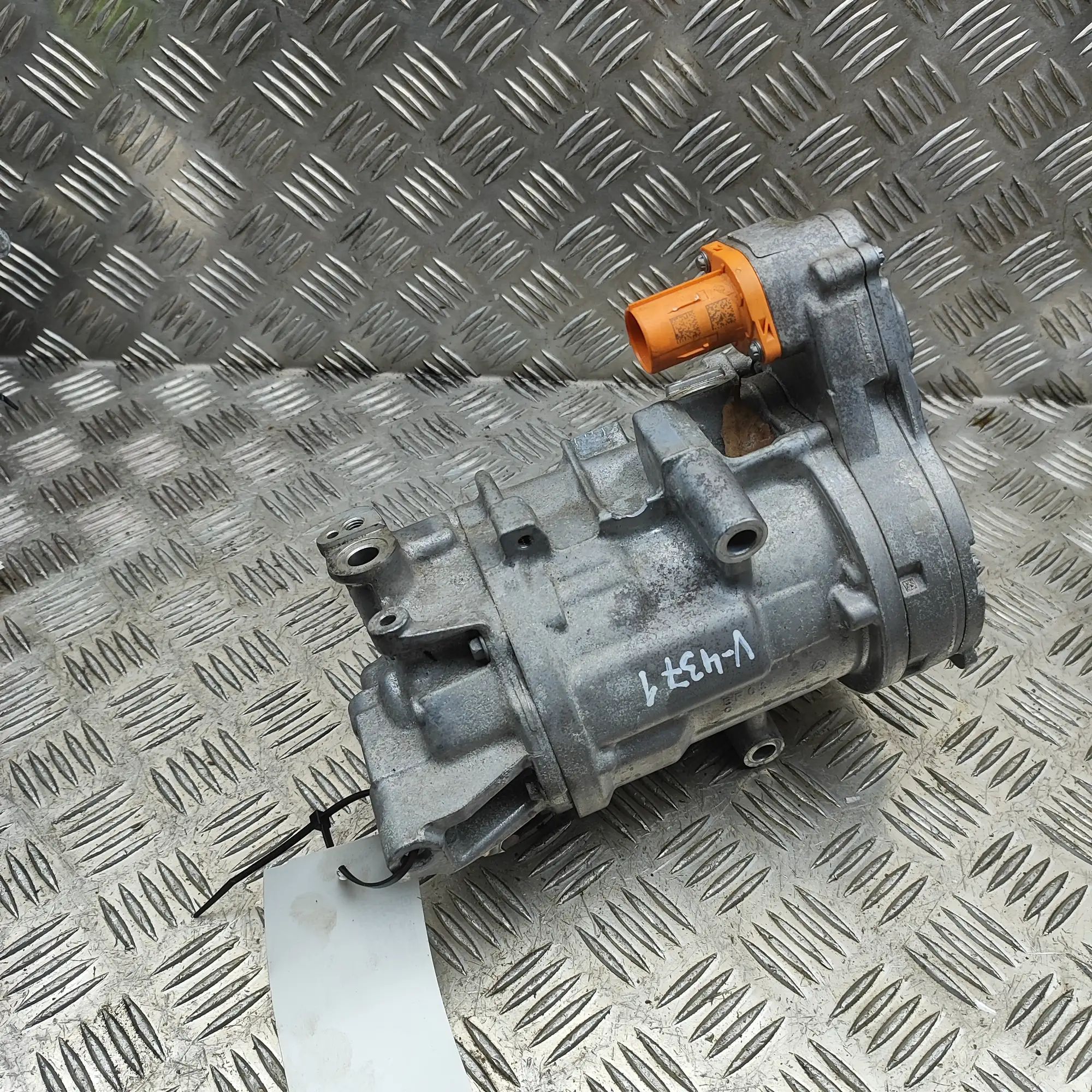 Mercedes-Benz CLA (C118) Air Condition A/C Pump A0008307704 Air Condition A/C Pump MERCEDES-BEN...