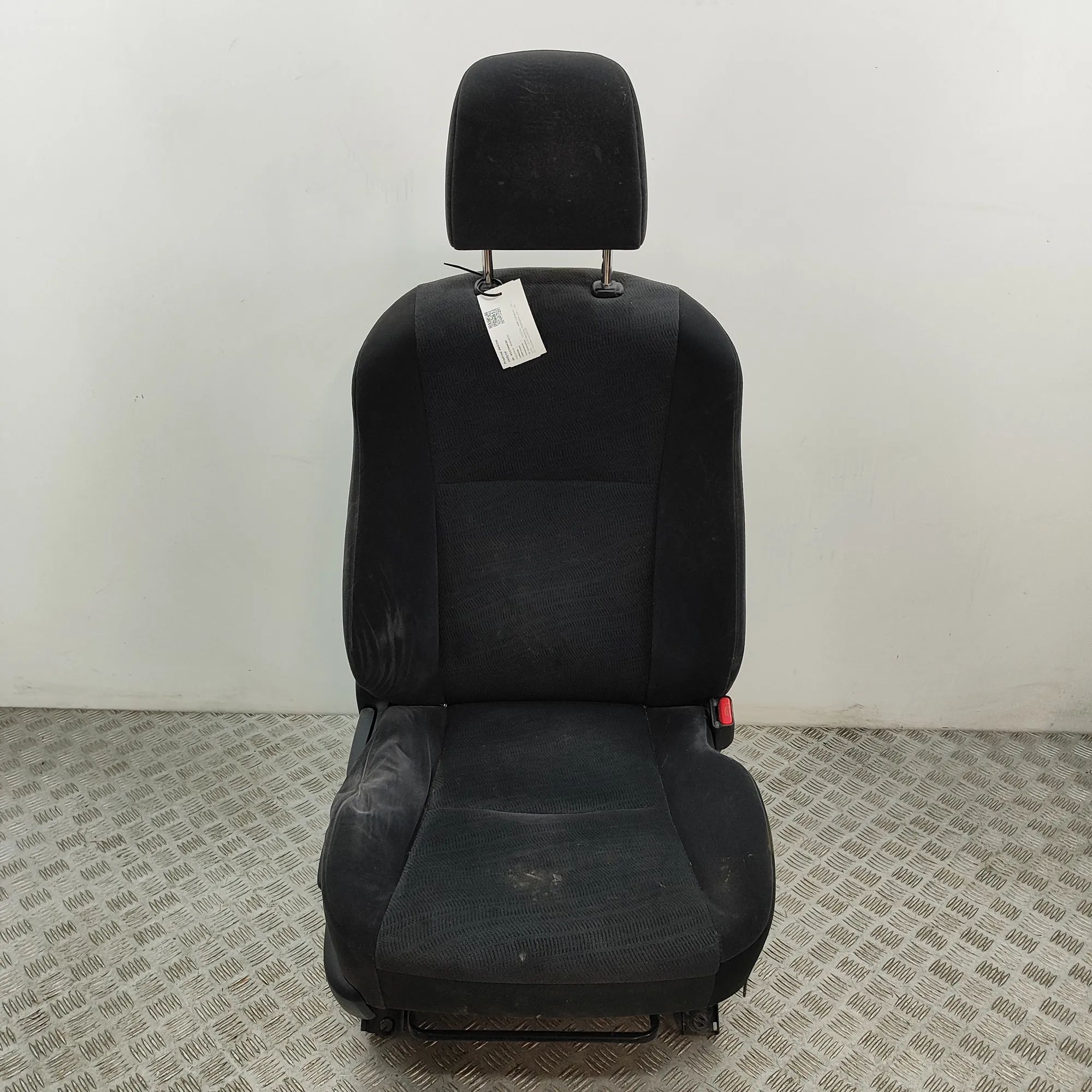 Toyota Land Cruiser 150 Front Right Seat 71630-60340, 71610-60411 Front Right Seat TOYOT...