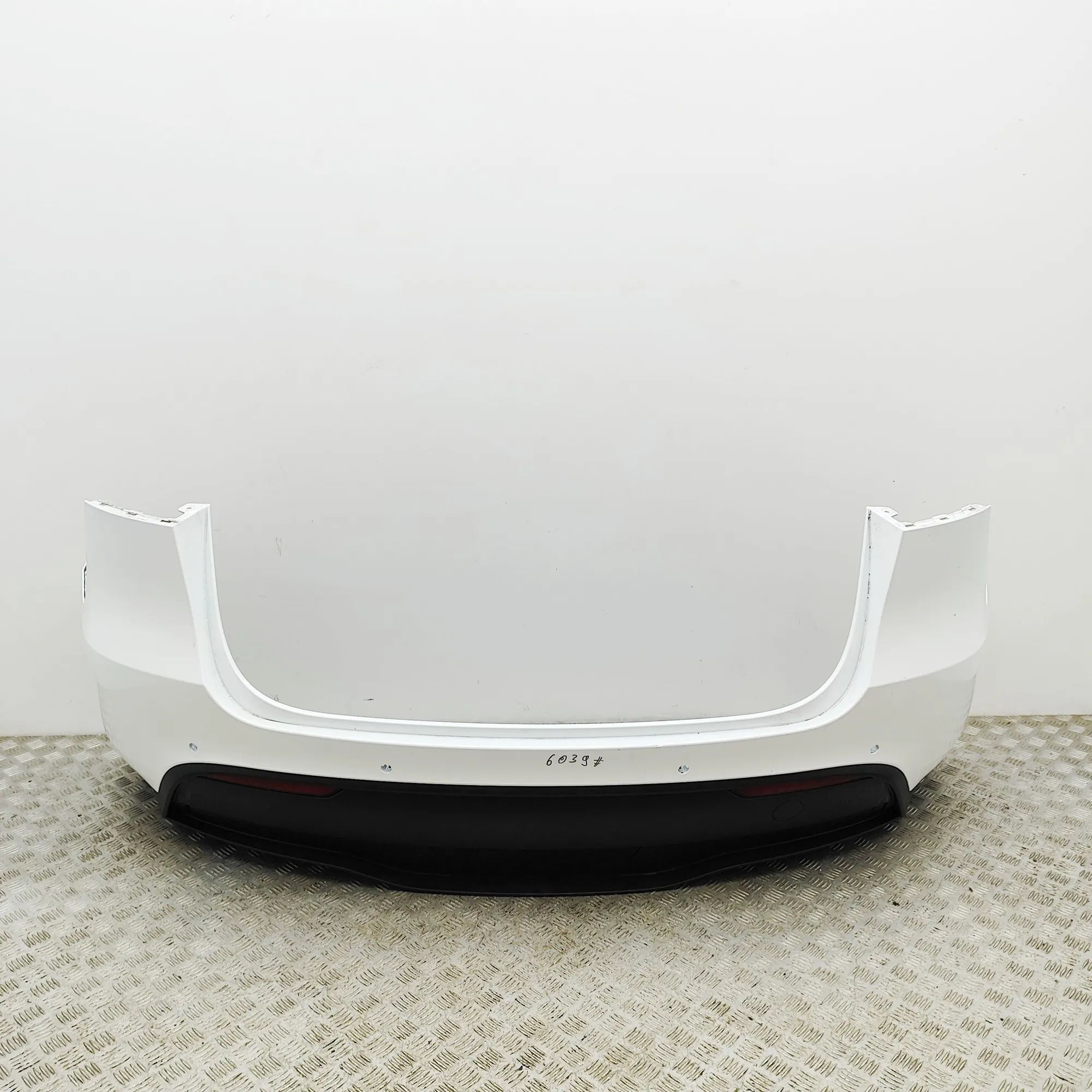 Tesla Model Y rear bumper 1493735-S0-A, 1494009-00-D Rear Bumper TESLA MO...